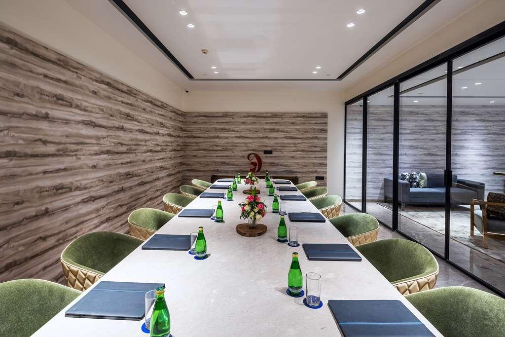 Radisson Blu International Airport
