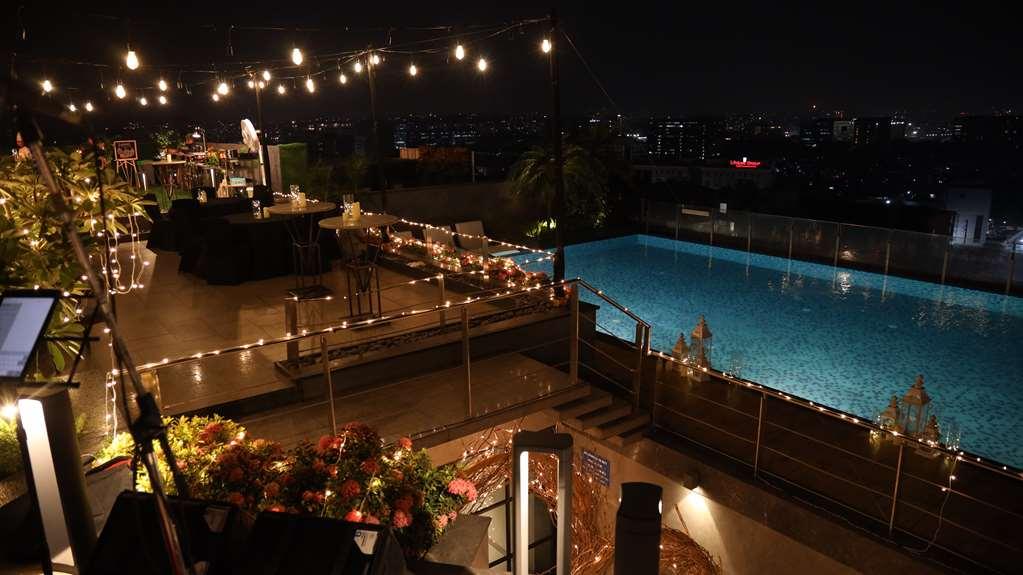 Radisson Blu International Airport 5*
