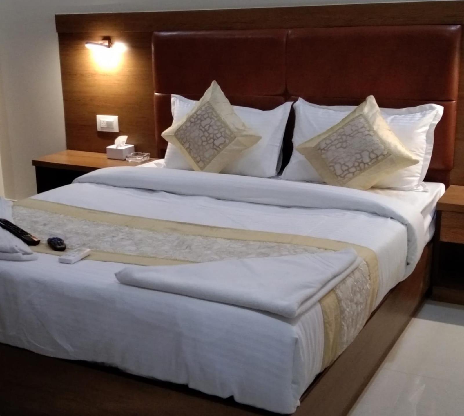 Crystal Luxury Inn- Bandra Hotel 3*