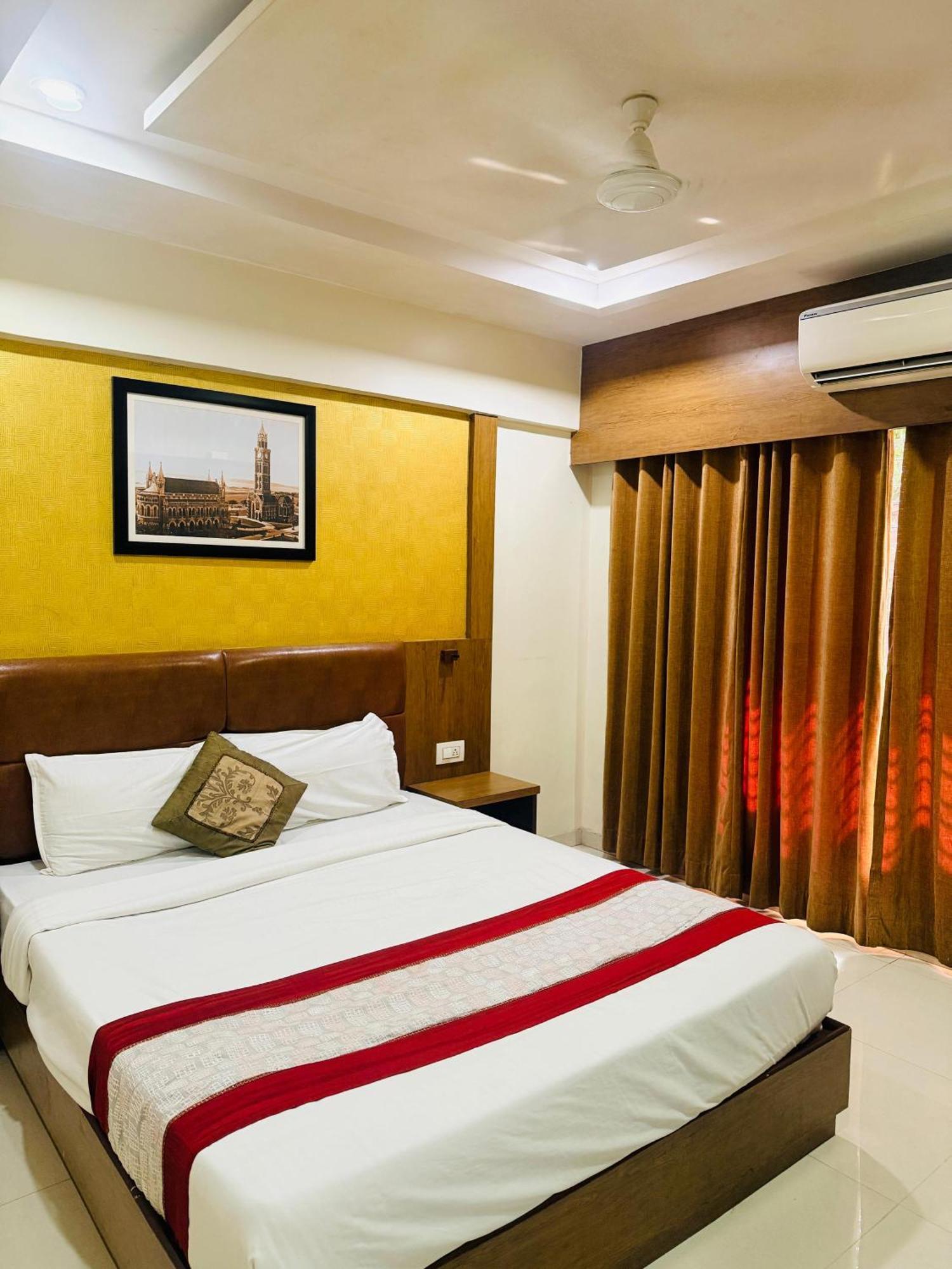 Crystal Luxury Inn- Bandra 3* Mumbai