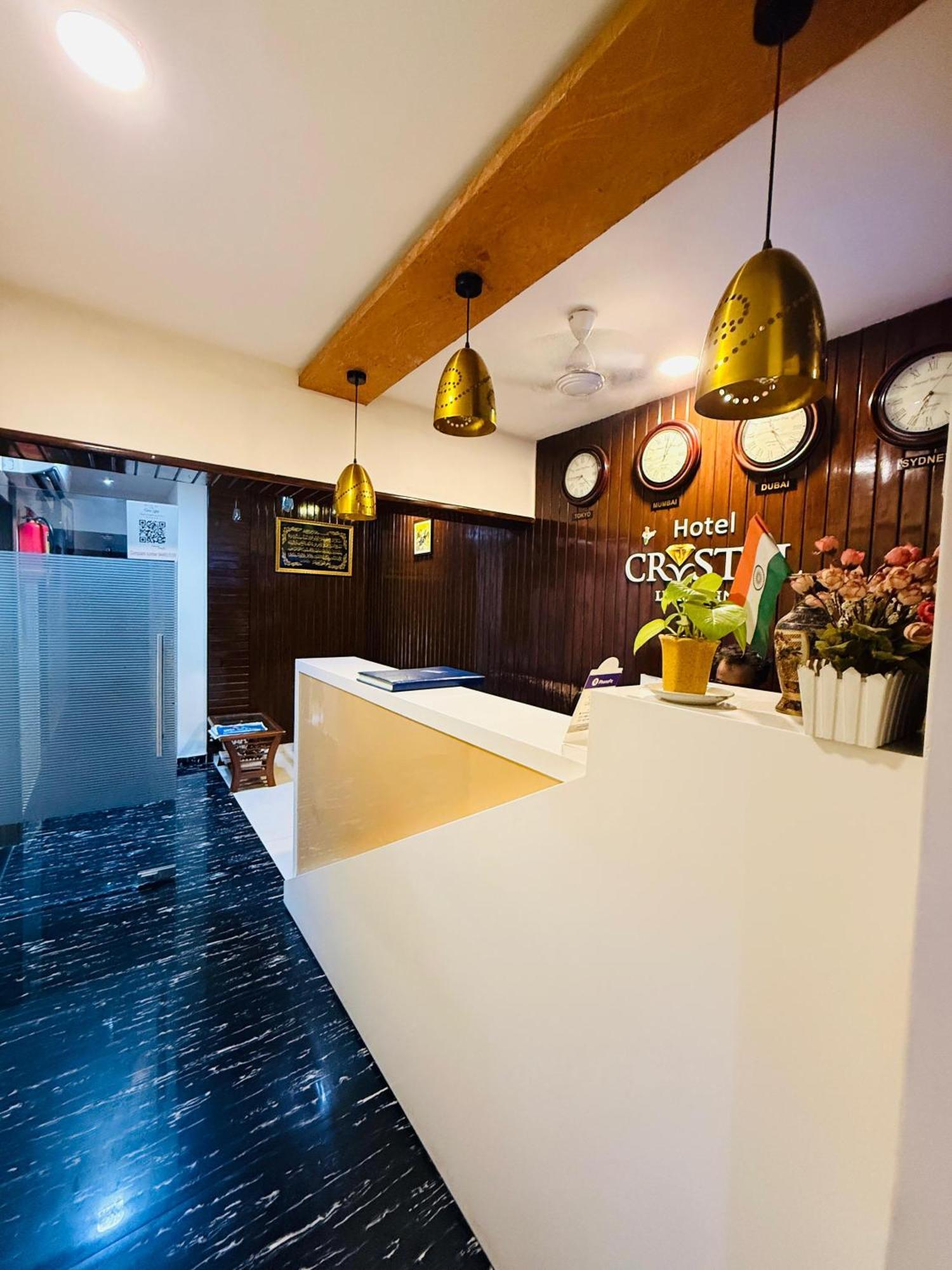 Crystal Luxury Inn- Bandra Hotel 3*