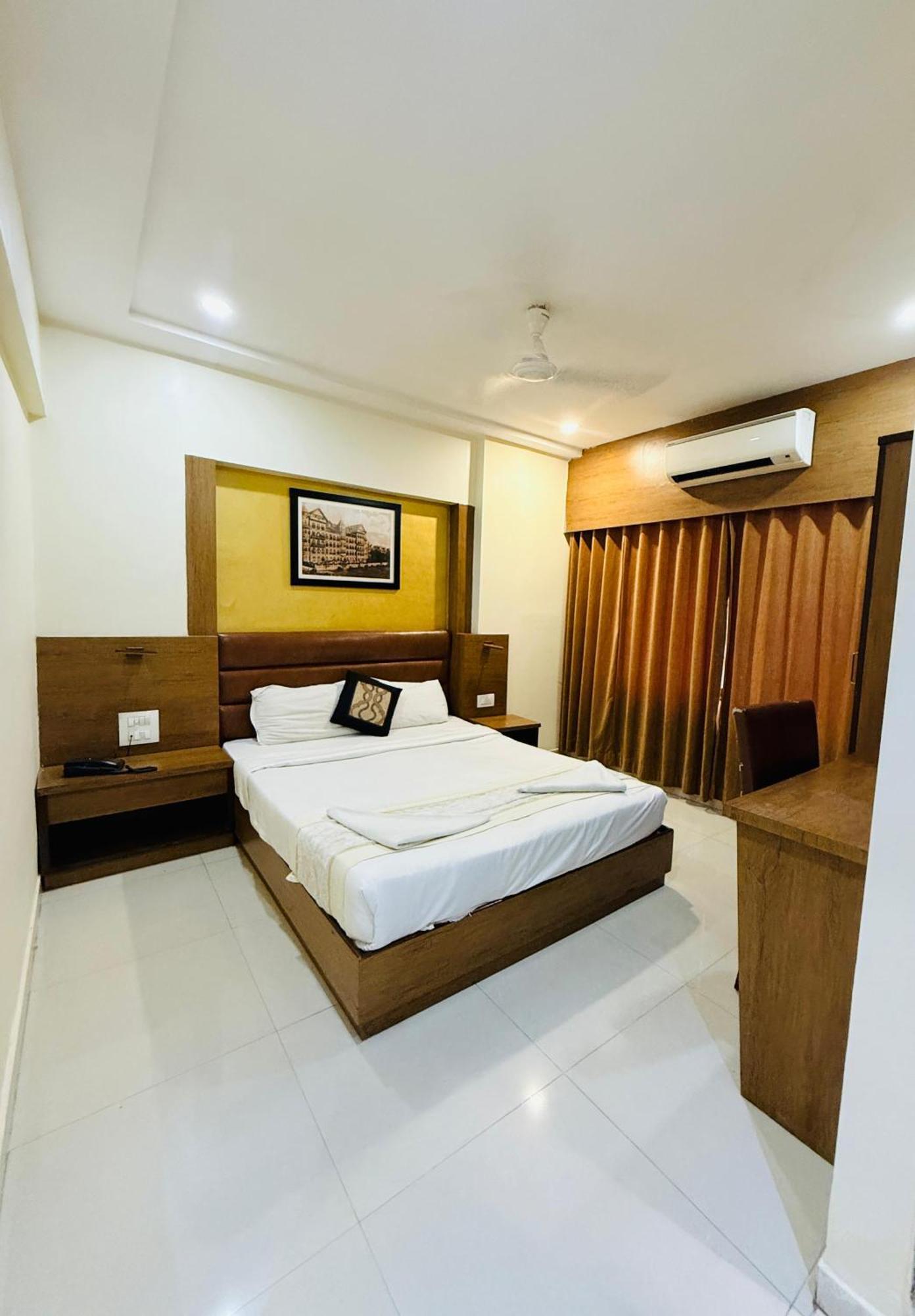 Crystal Luxury Inn- Bandra Hotel Mumbai