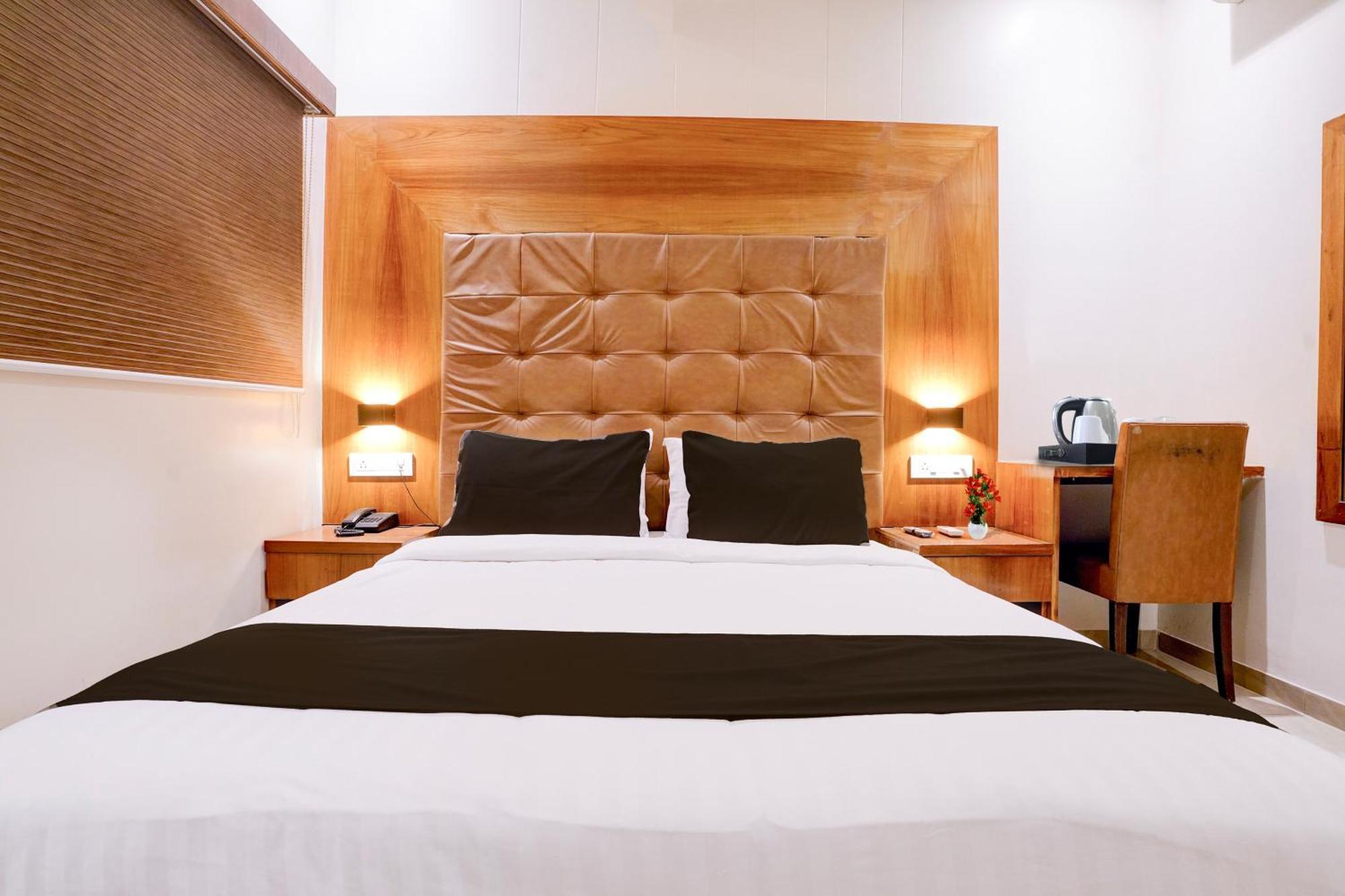 Super Townhouse Oak Times Square Le Western Mumbai