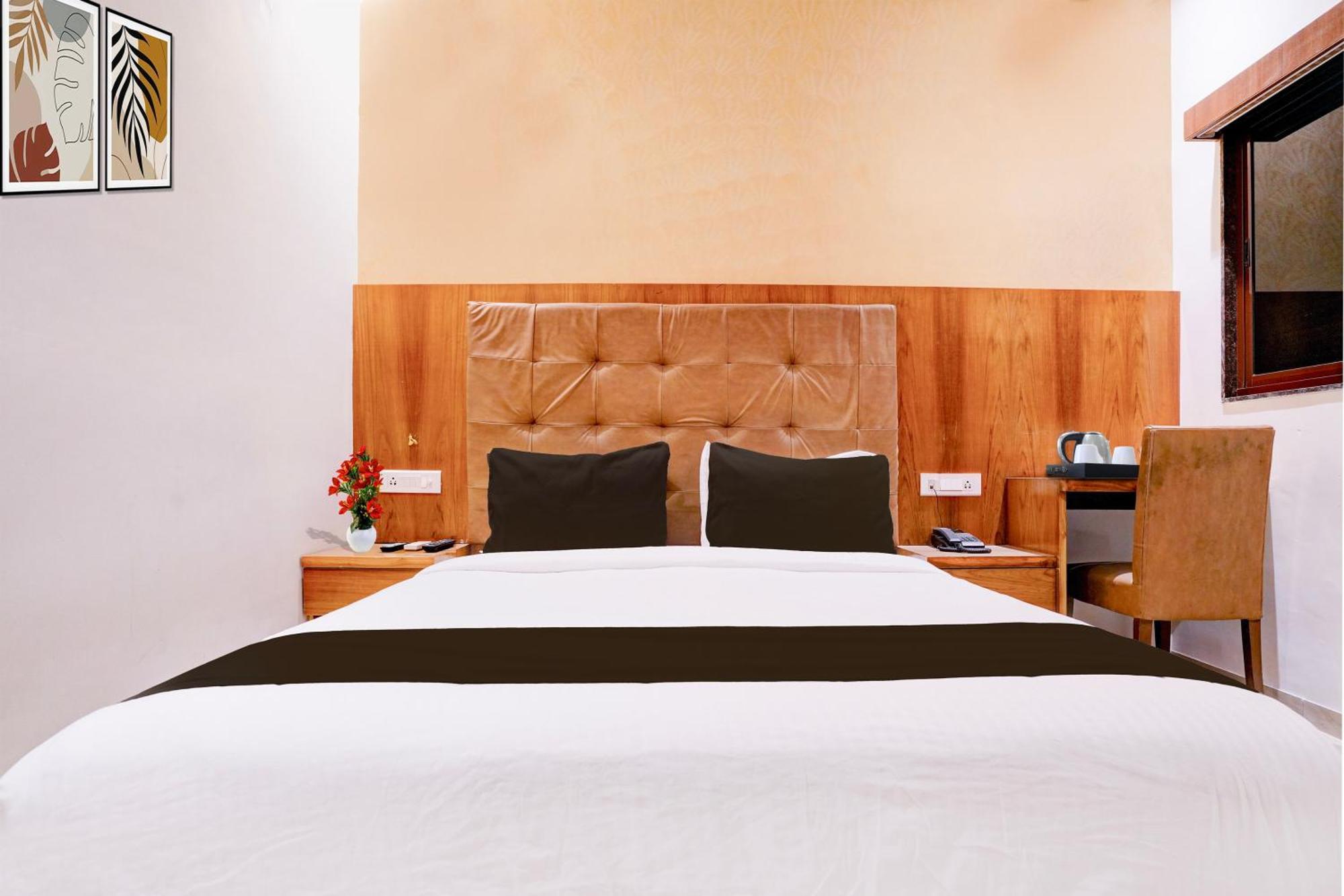 Super Townhouse Oak Times Square Le Western Hotel 3*
