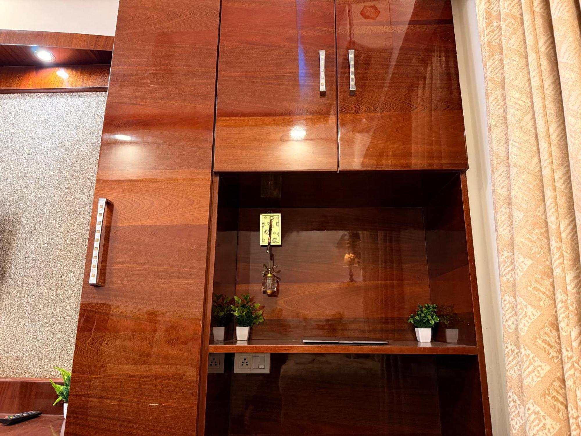 1bhk Modern Cozy Flat At Prime Location Livin Cove