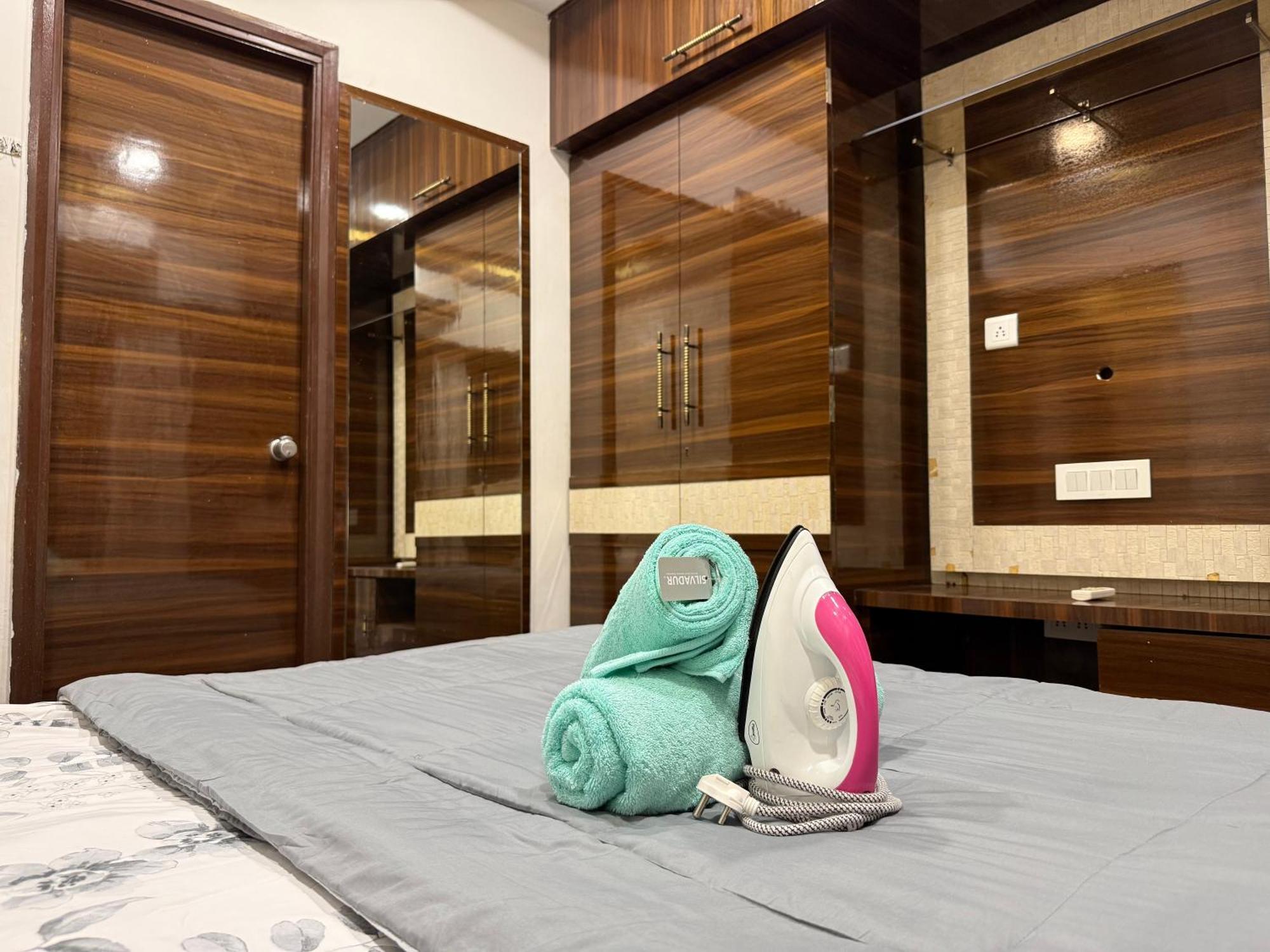1bhk Modern Cozy Flat At Prime Location Livin Cove