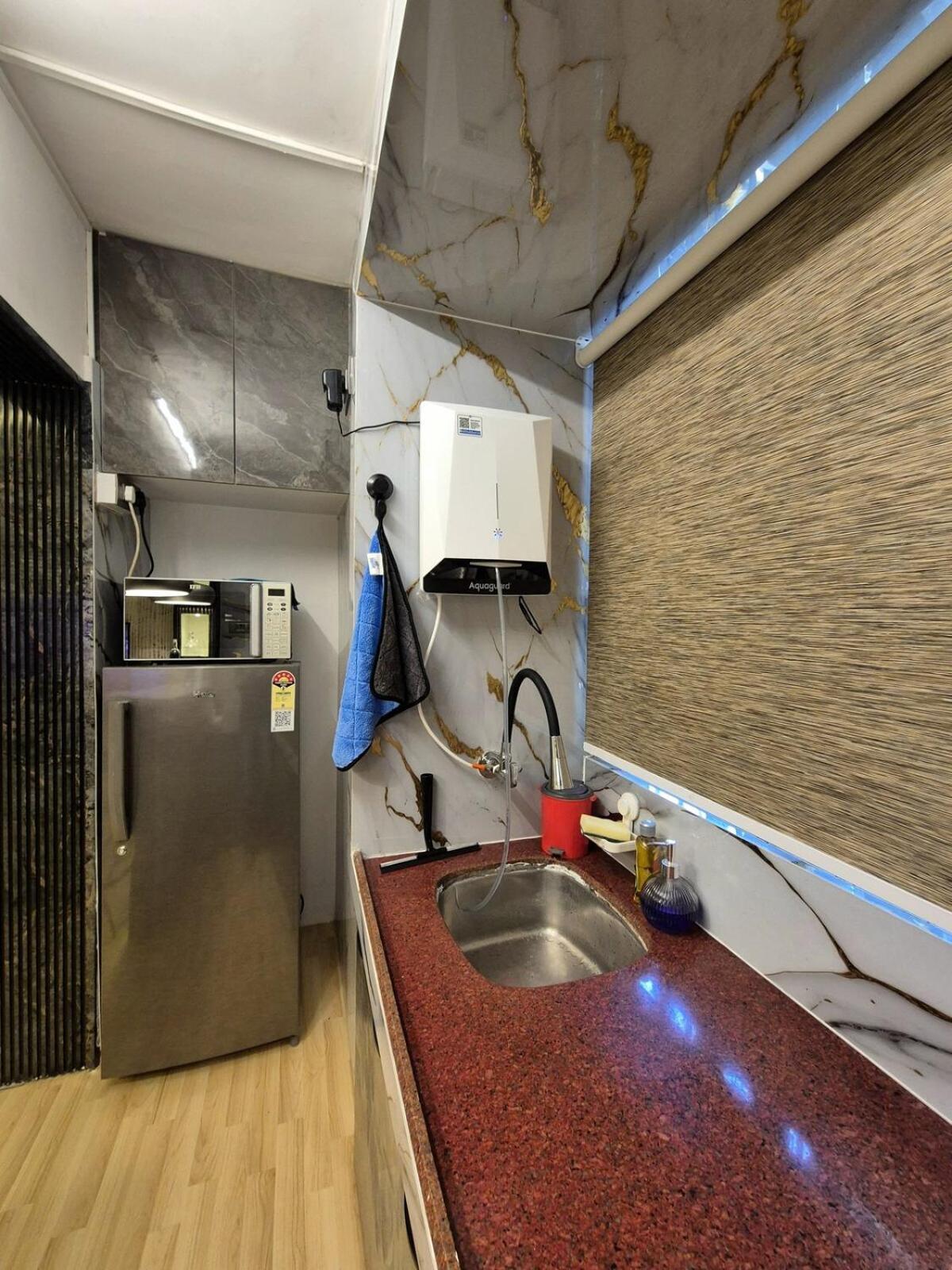 Solace - 1 Bhk - Walk Away Carter Rd Apartment *