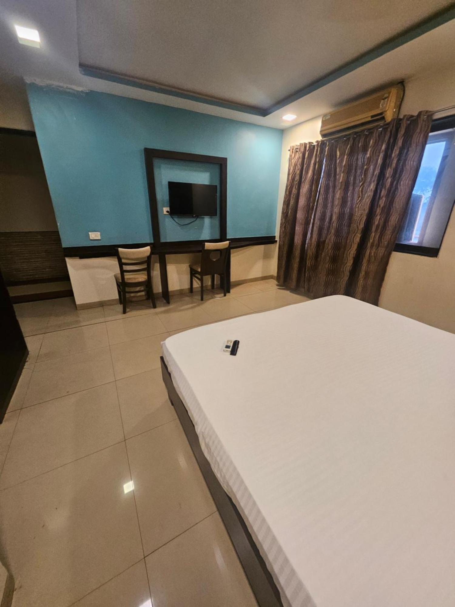 Hotel Prime Addore Palacee - Near Airport , Visa Consultant , Jio World Convention Centre Bkc 3*