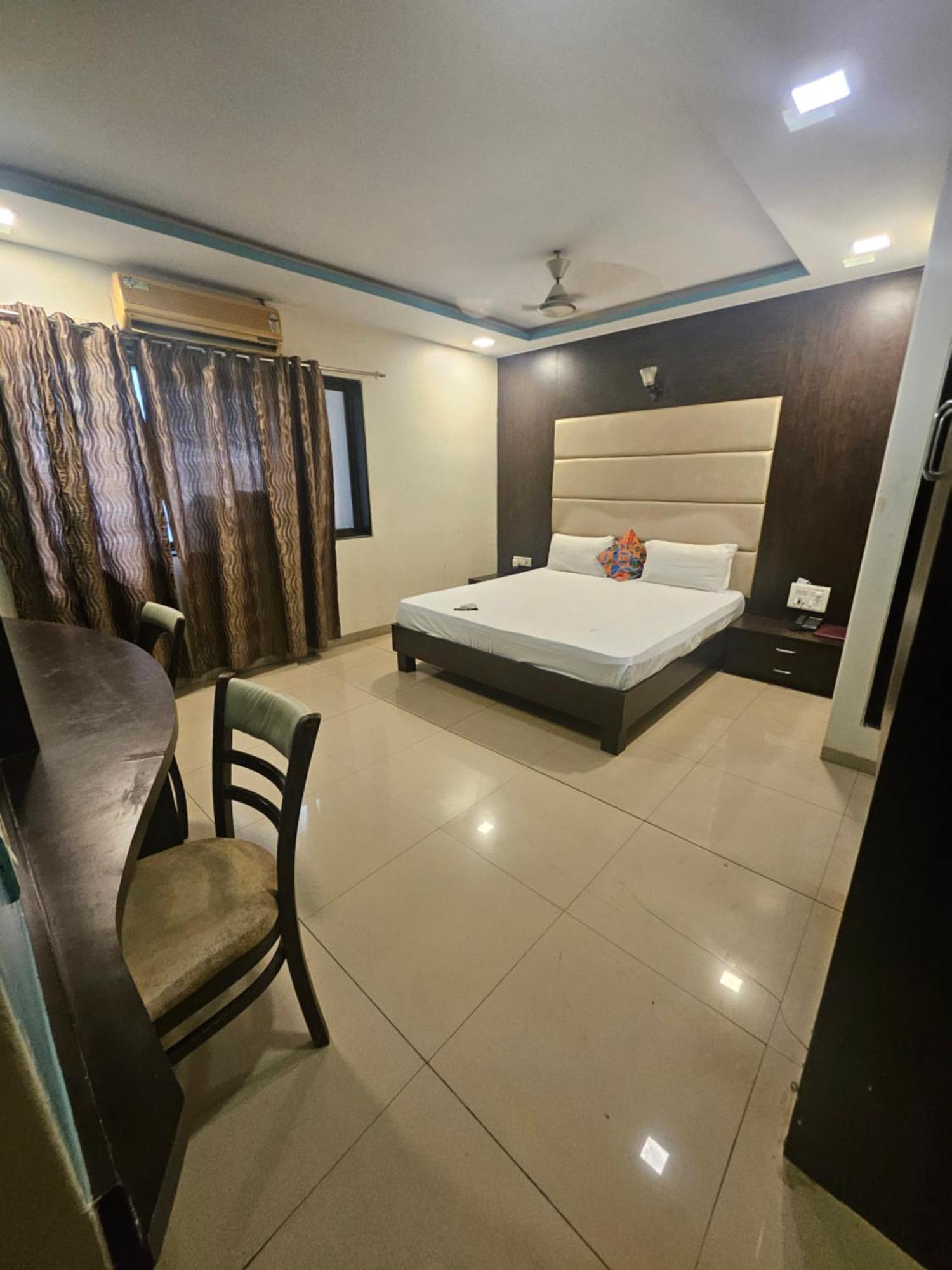 Hotel Prime Addore Palacee - Near Airport , Visa Consultant , Jio World Convention Centre Bkc Mumbai