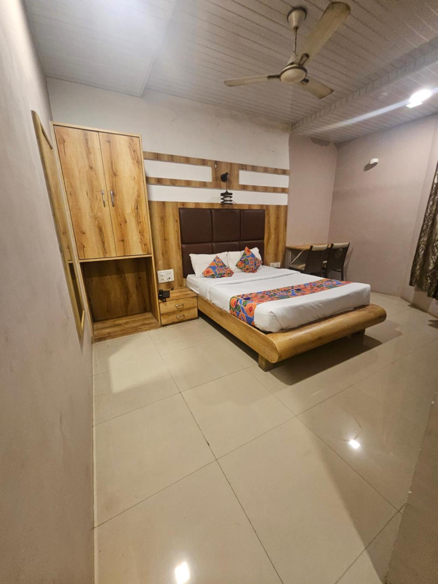 Prime Addore Palacee - Near Airport , Visa Consultant , Jio World Convention Centre Bkc