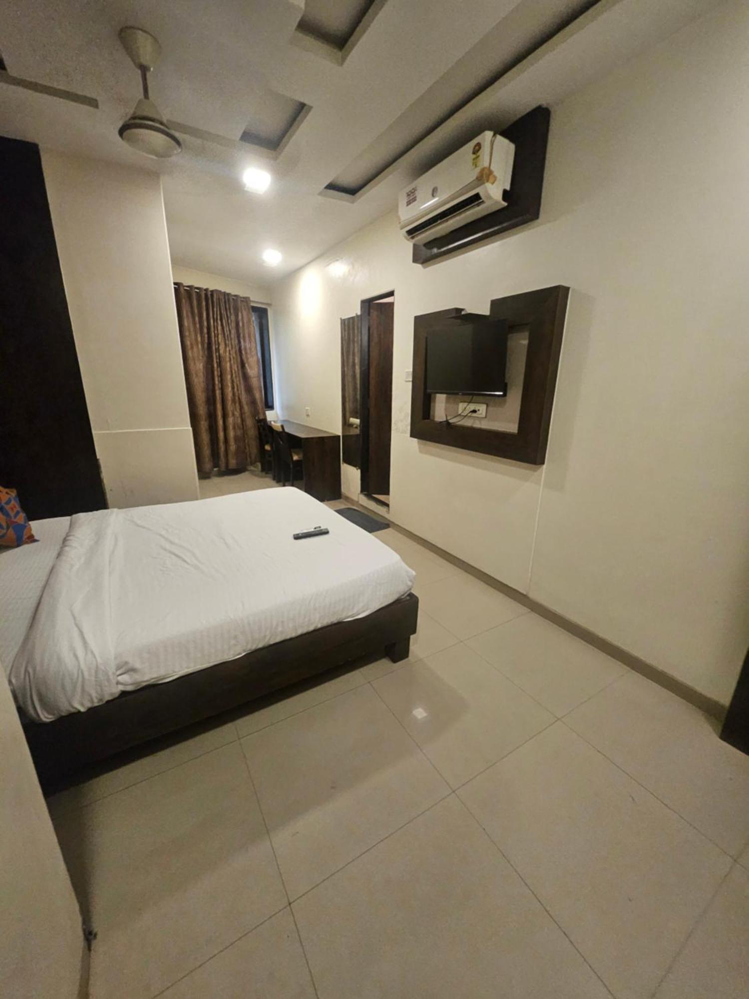 Prime Addore Palacee - Near Airport , Visa Consultant , Jio World Convention Centre Bkc Hotel Mumbai