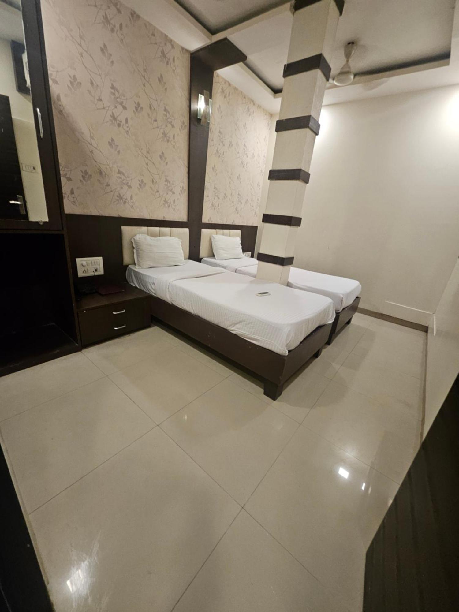 Hotel Prime Addore Palacee - Near Airport , Visa Consultant , Jio World Convention Centre Bkc Mumbai
