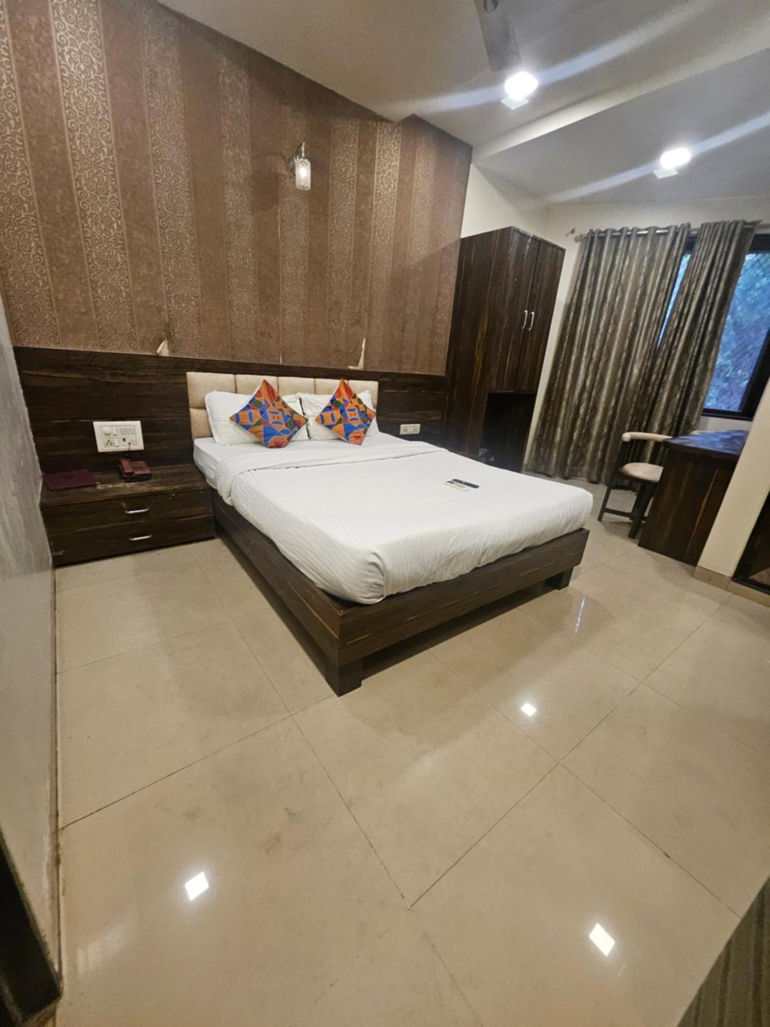 Prime Addore Palacee - Near Airport , Visa Consultant , Jio World Convention Centre Bkc 3*