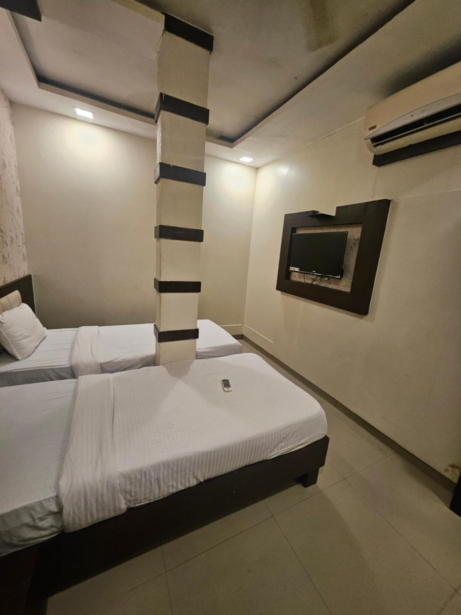 Hotel Prime Addore Palacee - Near Airport , Visa Consultant , Jio World Convention Centre Bkc Mumbai