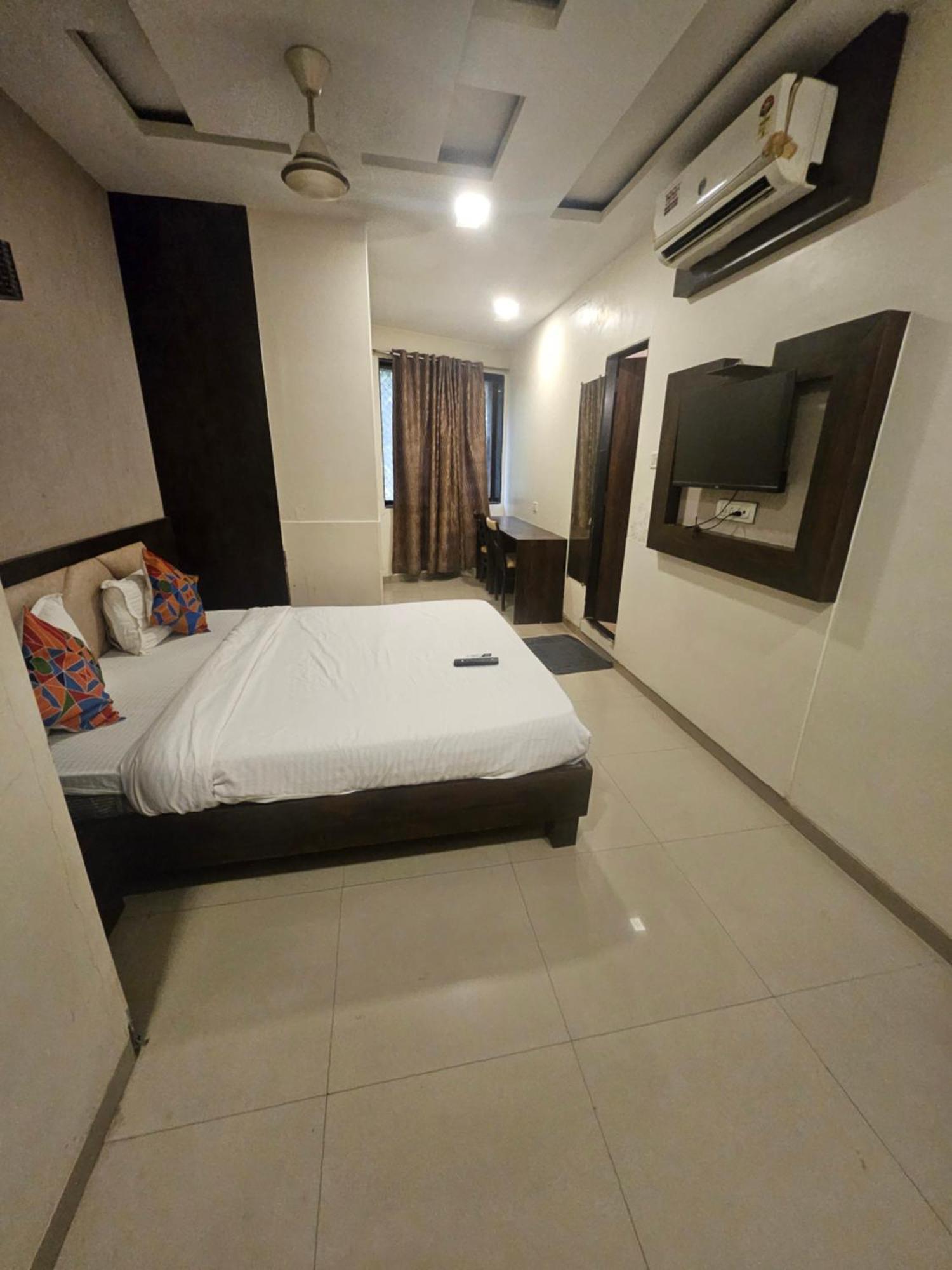 Prime Addore Palacee - Near Airport , Visa Consultant , Jio World Convention Centre Bkc