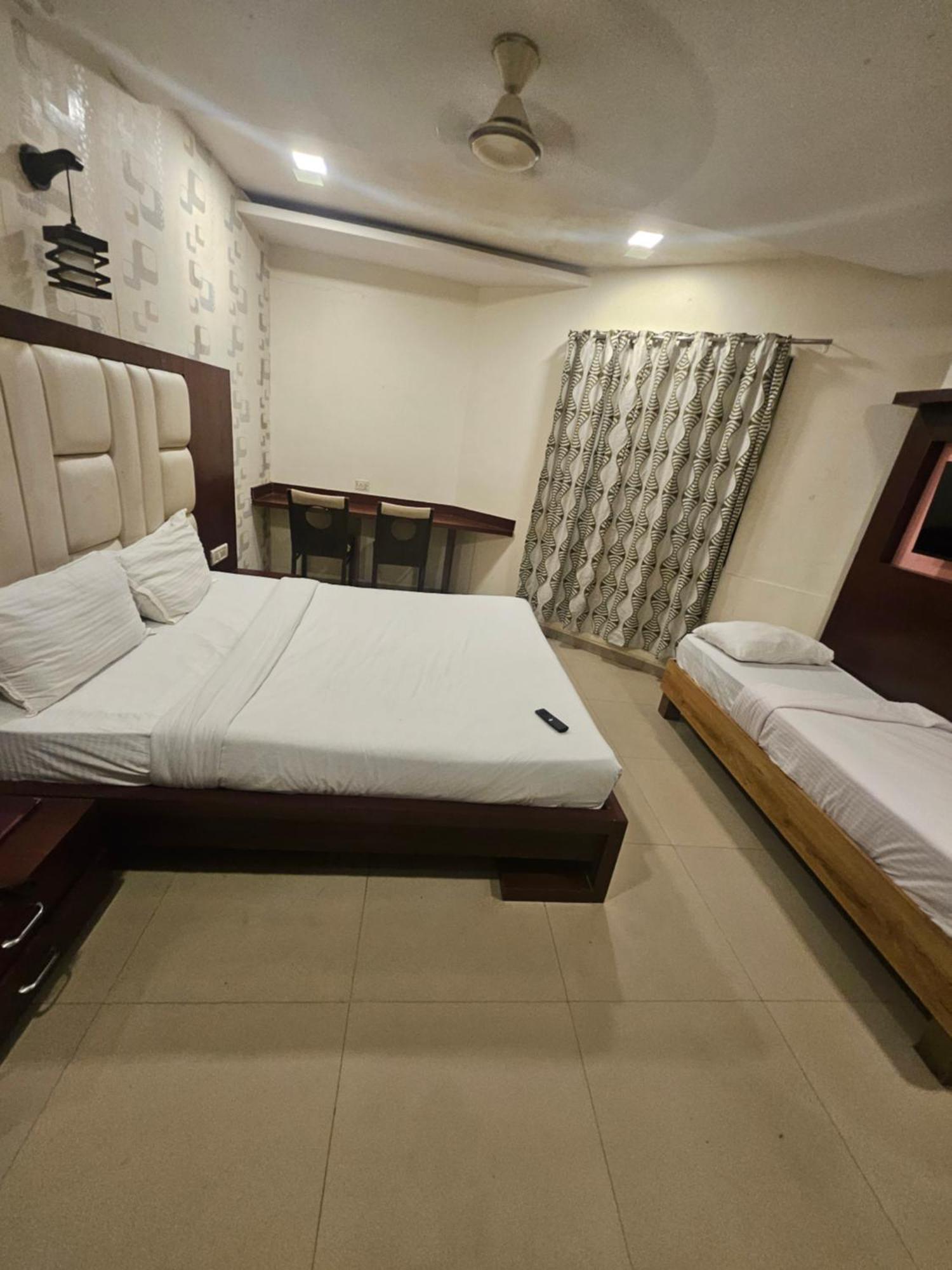 Hotel Prime Addore Palacee - Near Airport , Visa Consultant , Jio World Convention Centre Bkc 3*