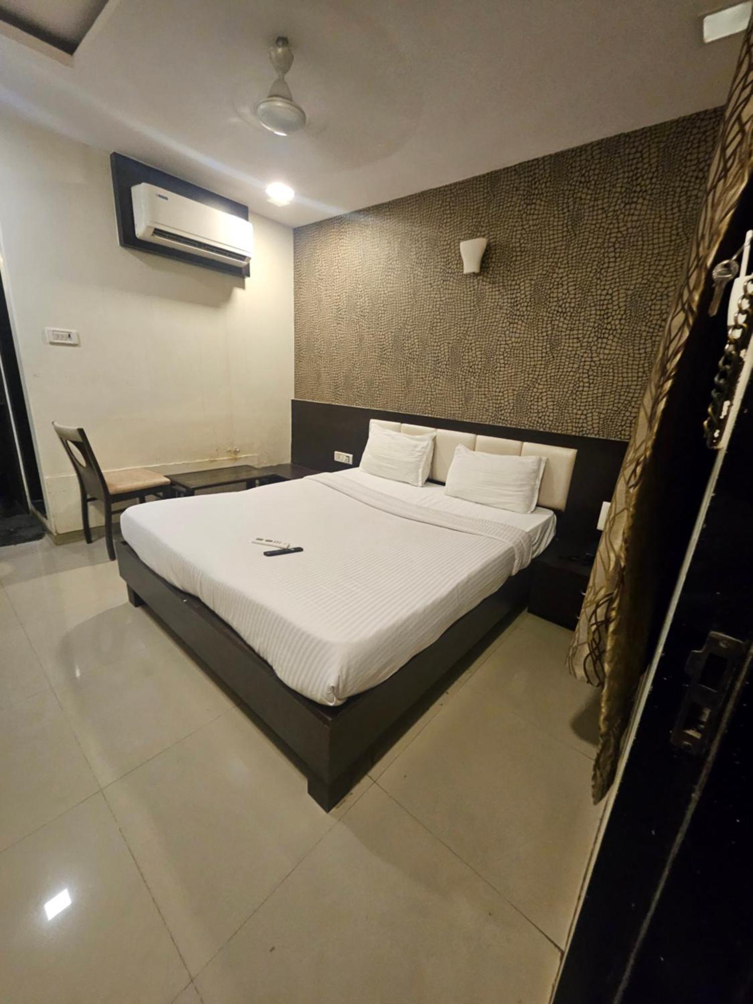 Prime Addore Palacee - Near Airport , Visa Consultant , Jio World Convention Centre Bkc Mumbai