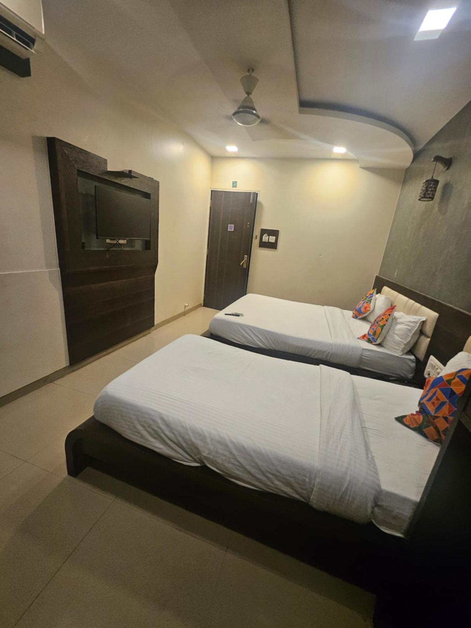 Prime Addore Palacee - Near Airport , Visa Consultant , Jio World Convention Centre Bkc Hotel
