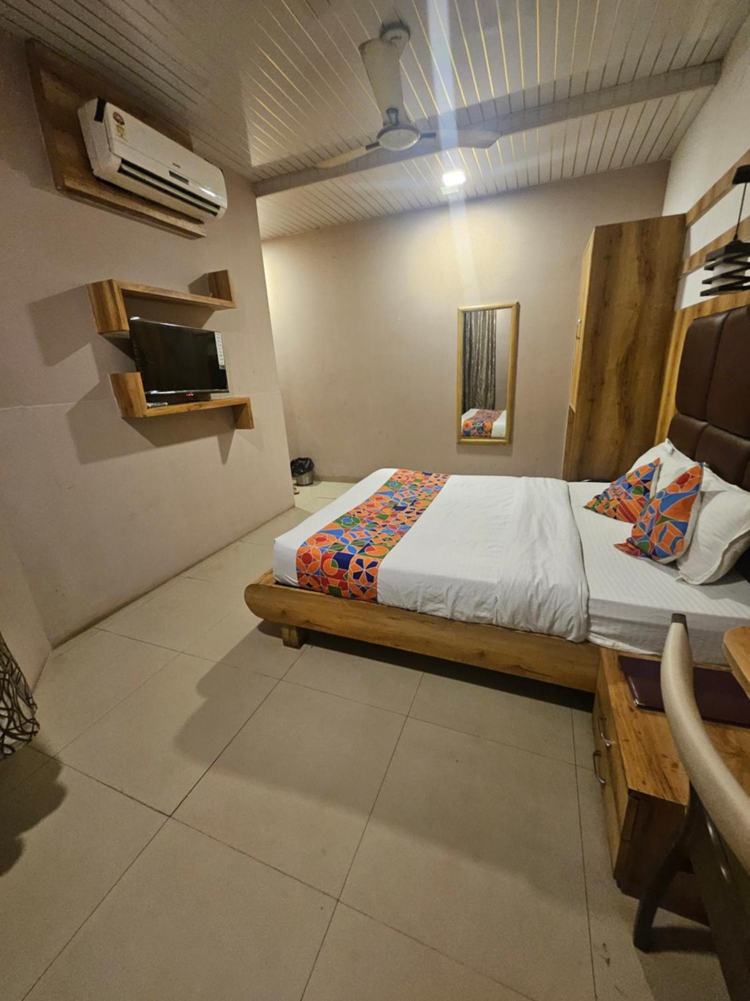 Hotel Prime Addore Palacee - Near Airport , Visa Consultant , Jio World Convention Centre Bkc