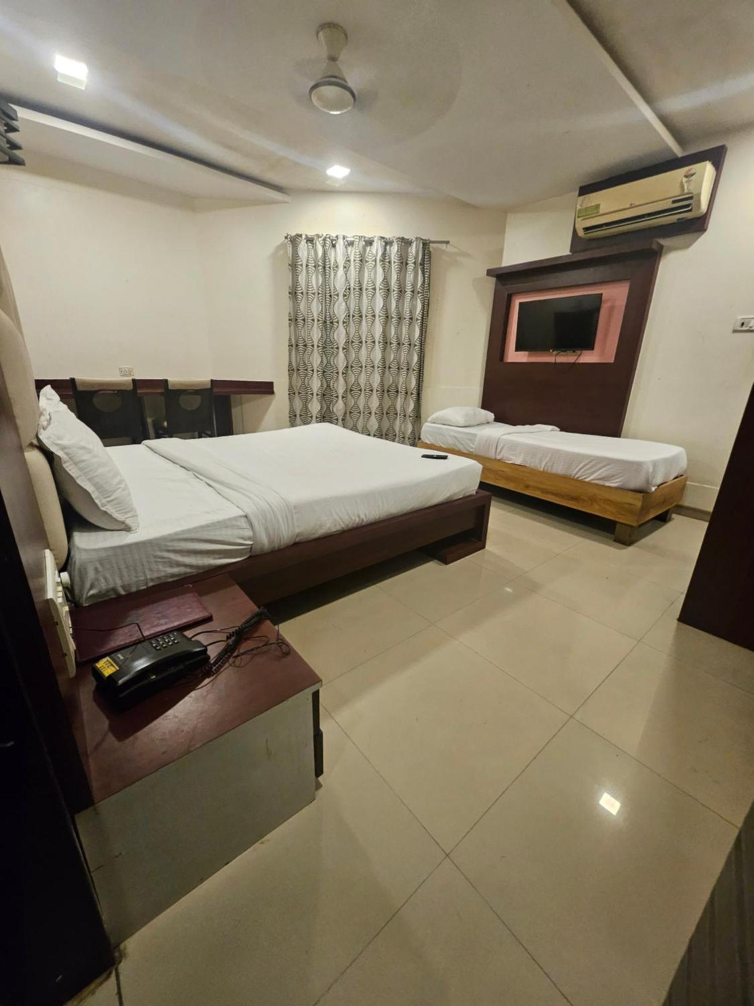 Hotel Prime Addore Palacee - Near Airport , Visa Consultant , Jio World Convention Centre Bkc 3*