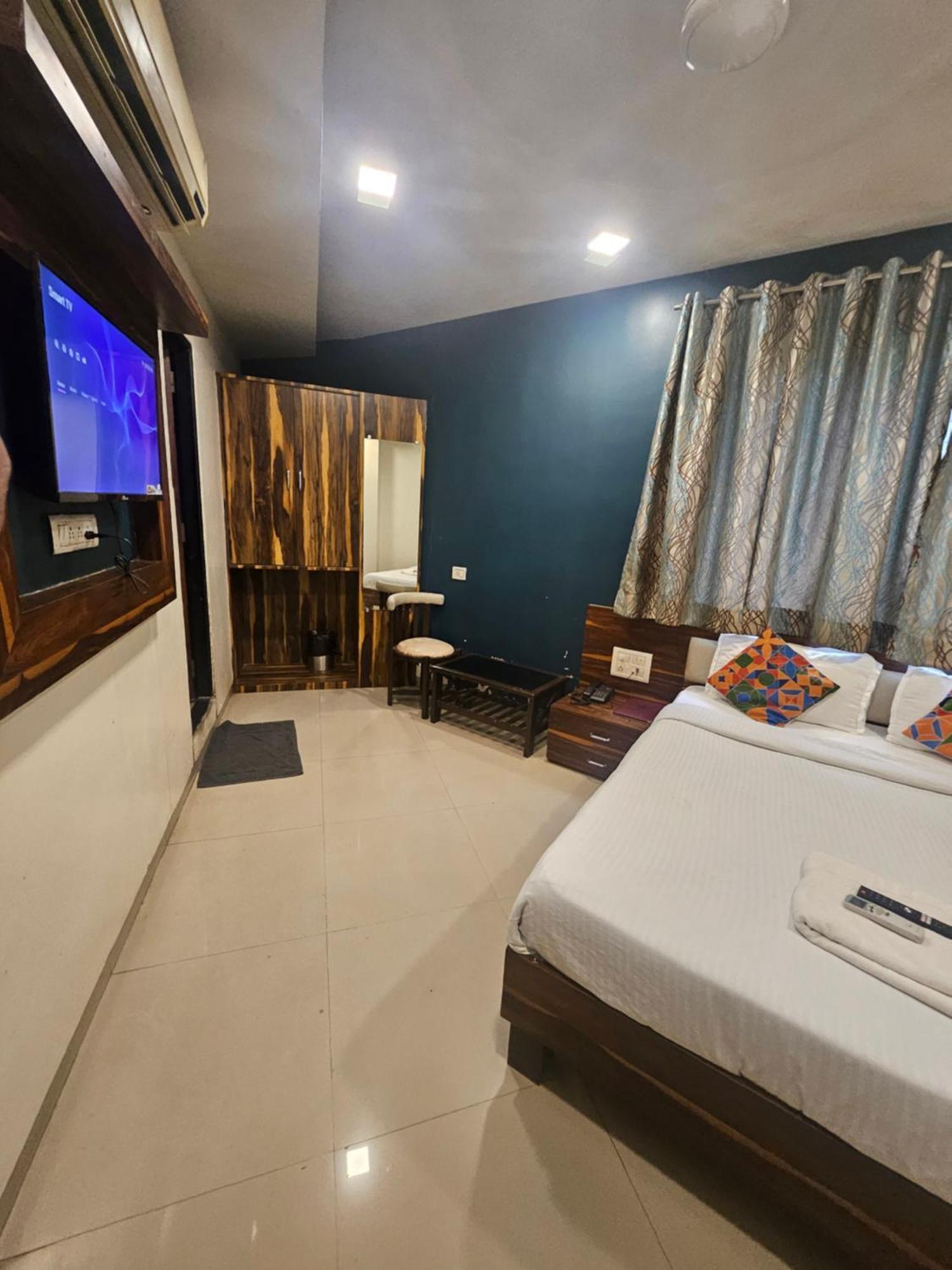 Prime Addore Palacee - Near Airport , Visa Consultant , Jio World Convention Centre Bkc Hotel