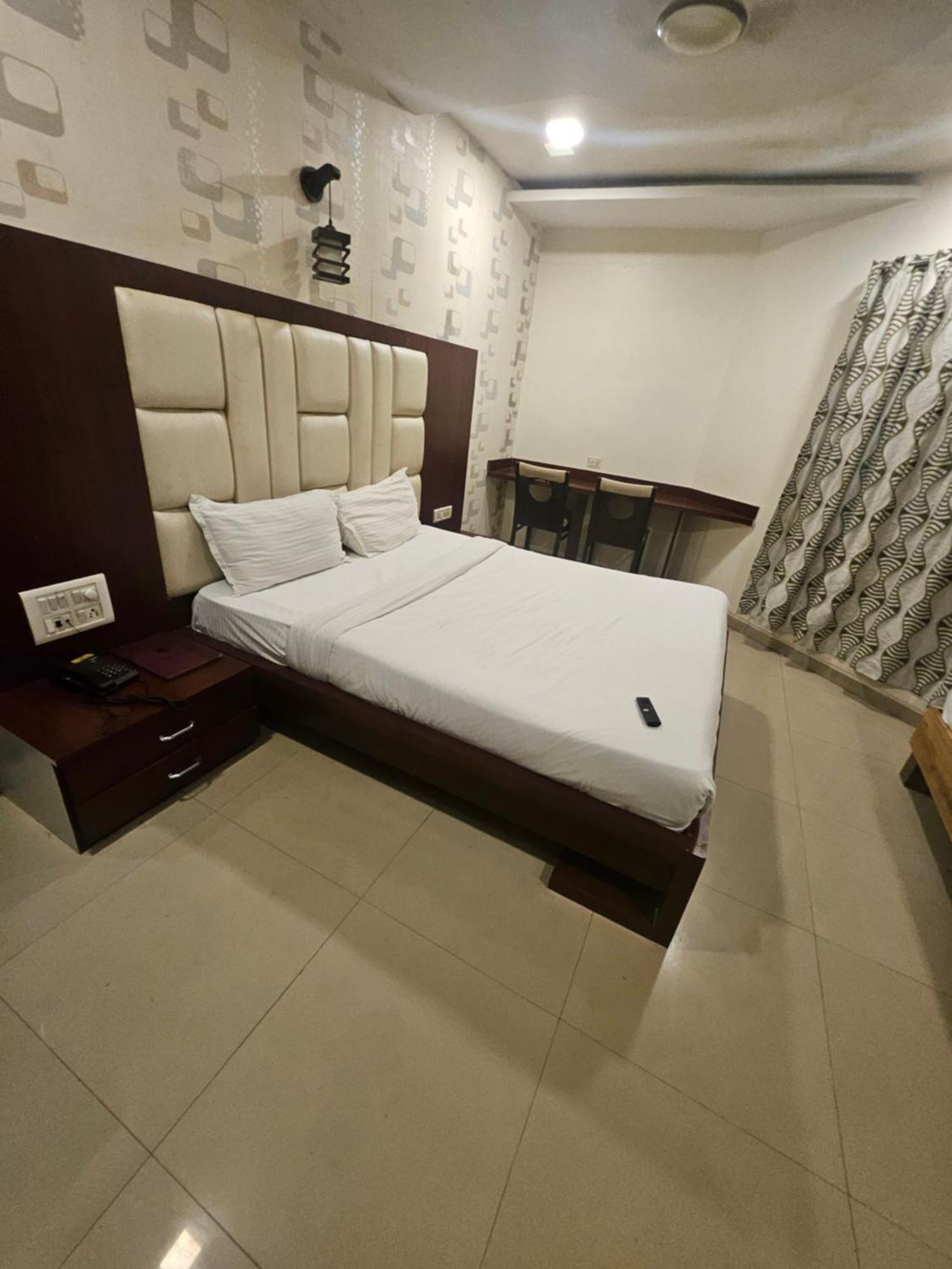 Hotel Prime Addore Palacee - Near Airport , Visa Consultant , Jio World Convention Centre Bkc