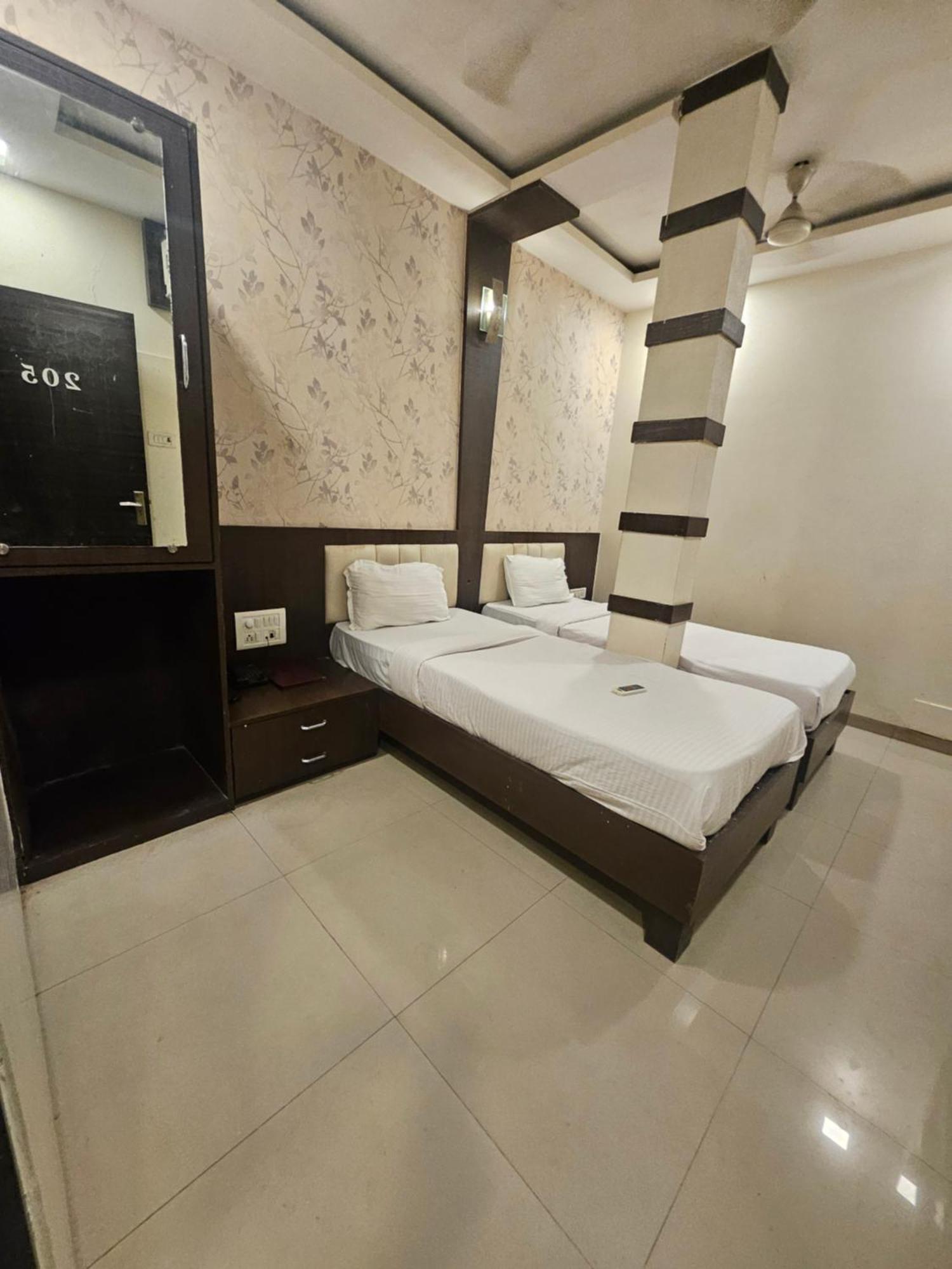 Hotel Prime Addore Palacee - Near Airport , Visa Consultant , Jio World Convention Centre Bkc 3*