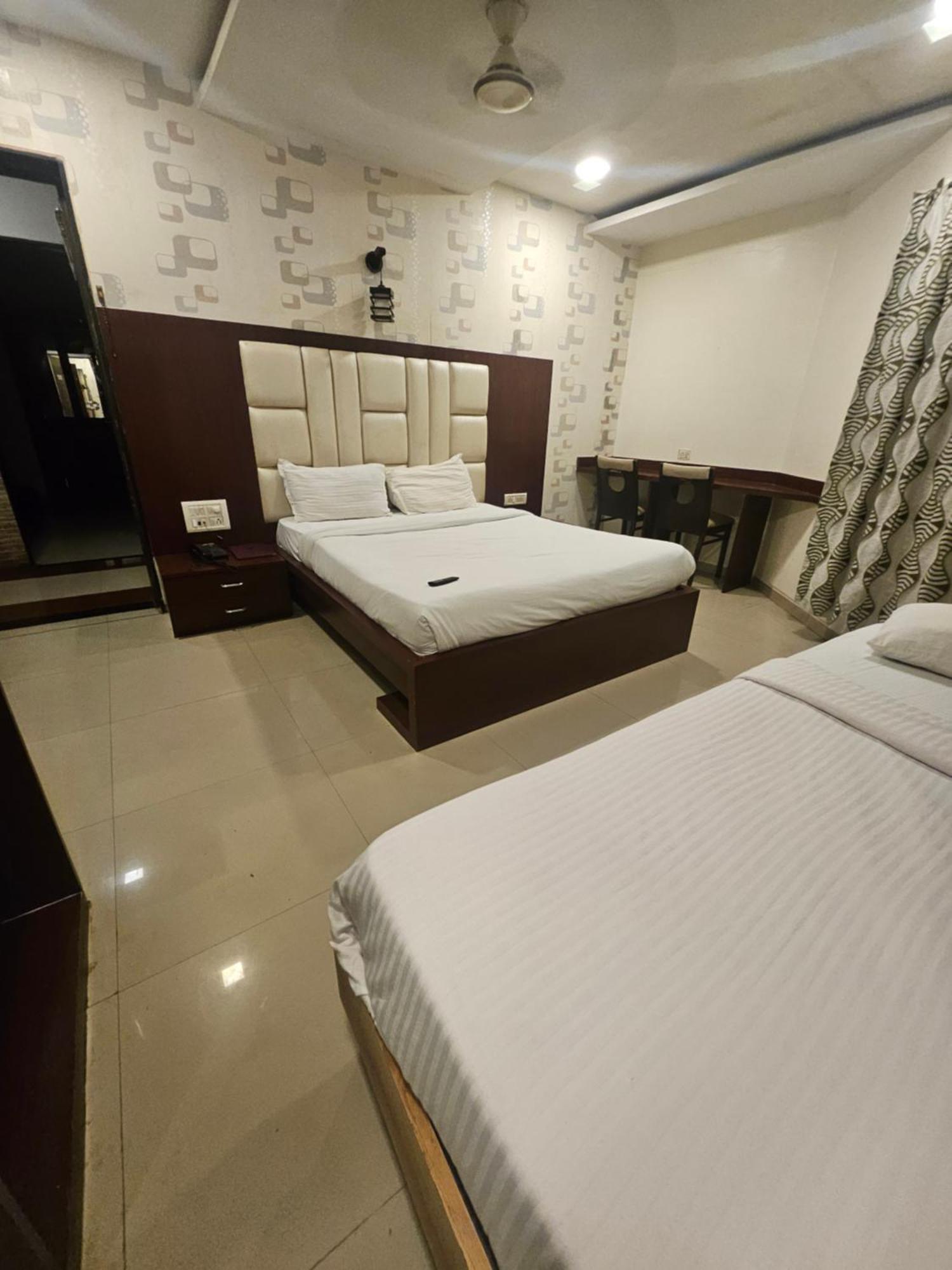 Prime Addore Palacee - Near Airport , Visa Consultant , Jio World Convention Centre Bkc Hotel Mumbai