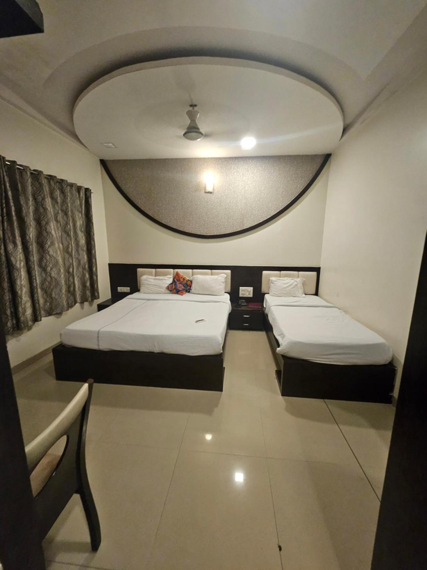 Prime Addore Palacee - Near Airport , Visa Consultant , Jio World Convention Centre Bkc