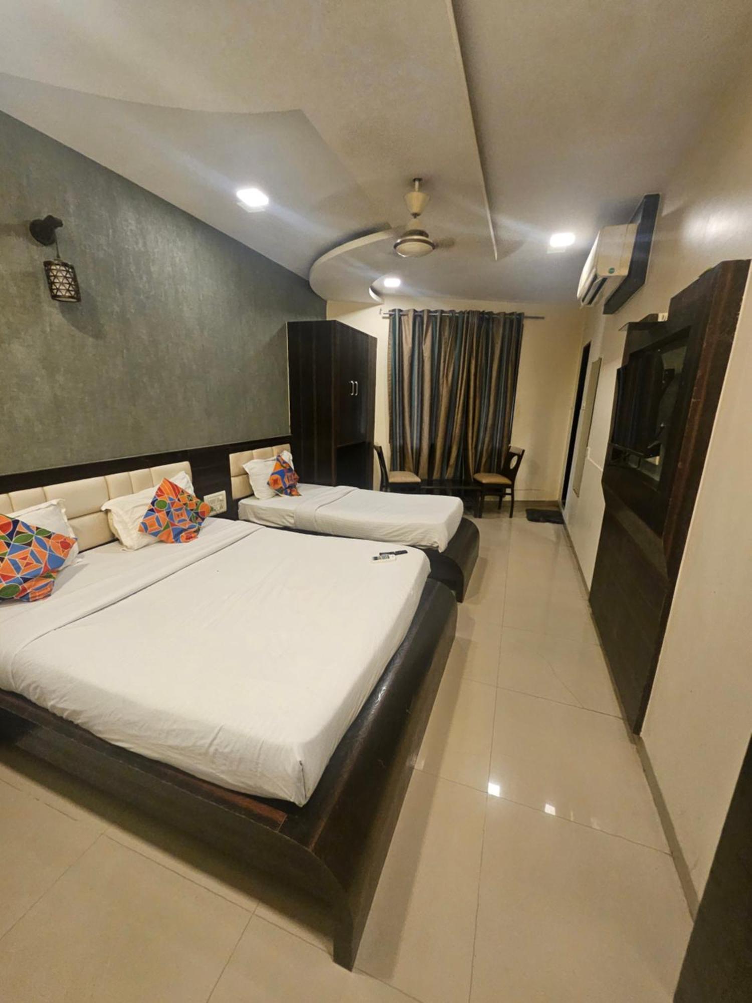 Prime Addore Palacee - Near Airport , Visa Consultant , Jio World Convention Centre Bkc Hotel