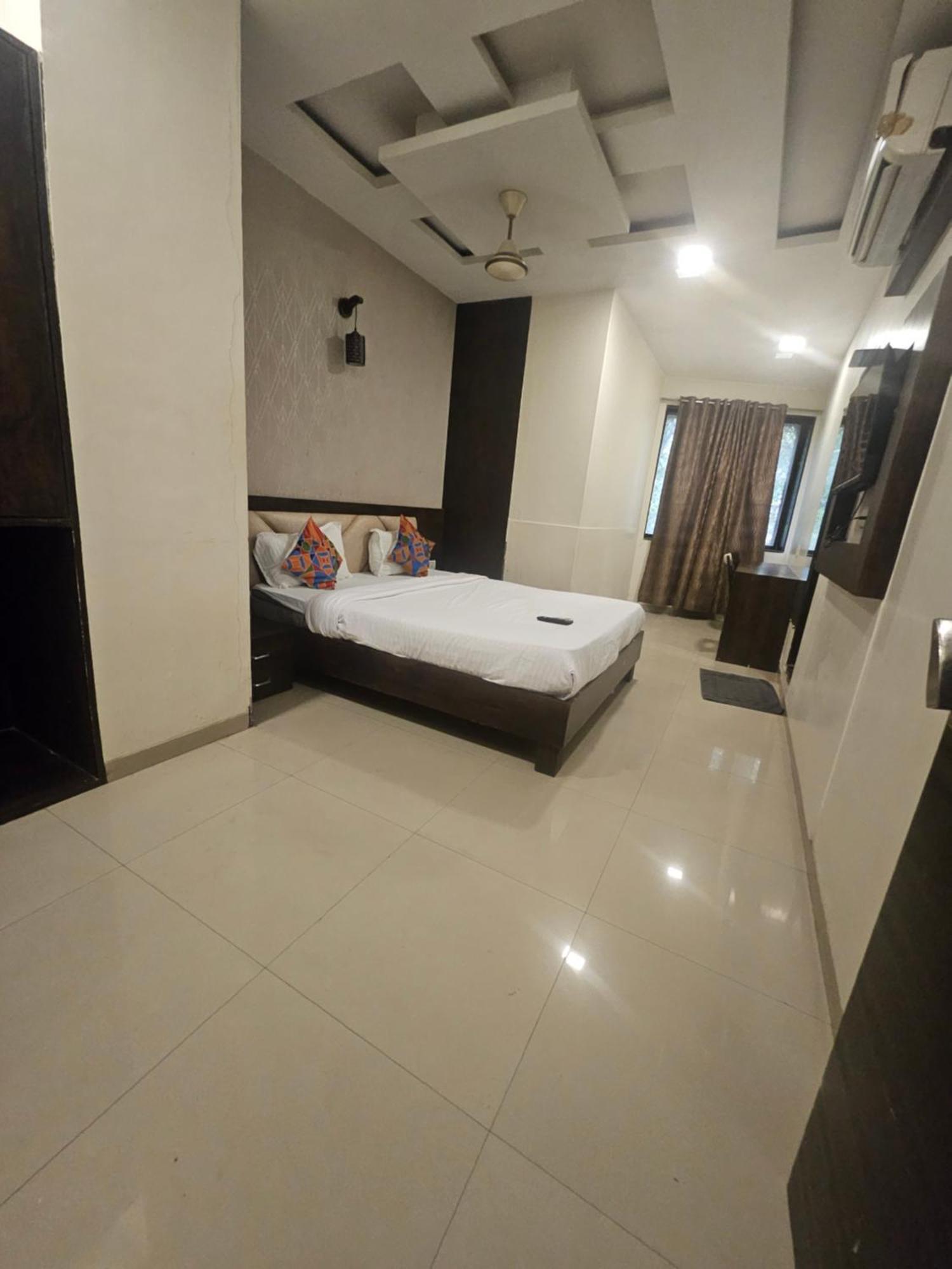 Prime Addore Palacee - Near Airport , Visa Consultant , Jio World Convention Centre Bkc Hotel 3*