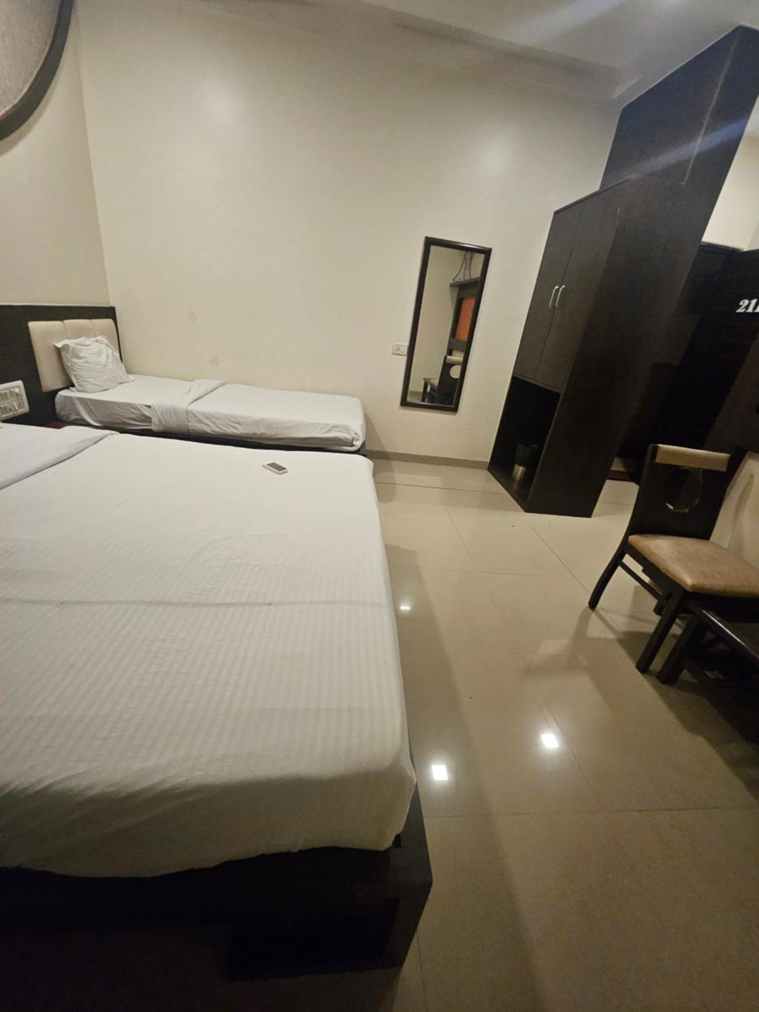 Prime Addore Palacee - Near Airport , Visa Consultant , Jio World Convention Centre Bkc Hotel Mumbai