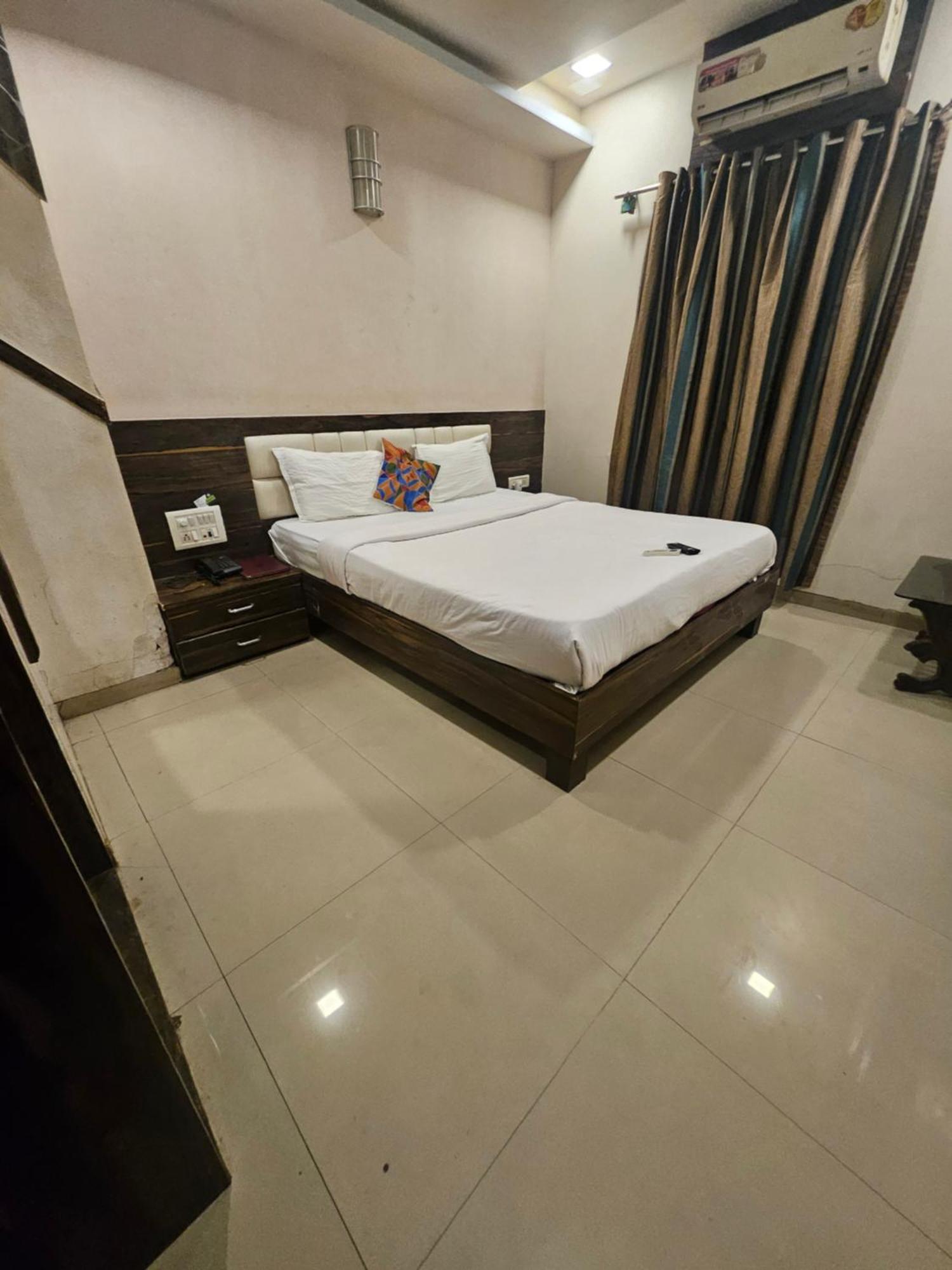 Hotel Prime Addore Palacee - Near Airport , Visa Consultant , Jio World Convention Centre Bkc 3*