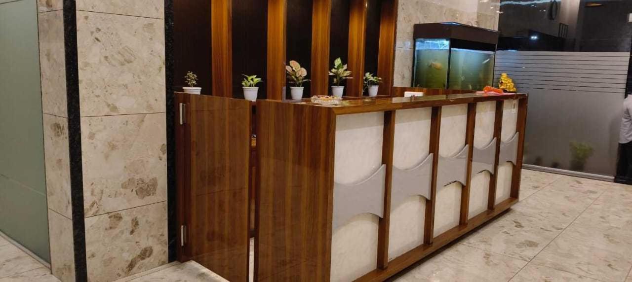 O Santacruz Khar Subway Hotel