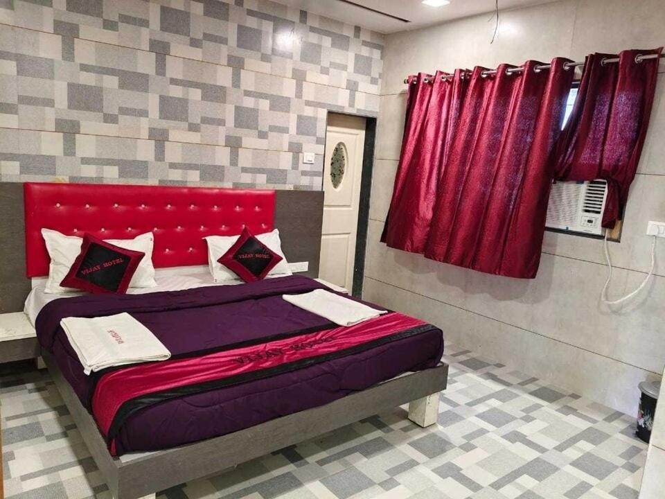 Hotel O Santacruz Khar Subway