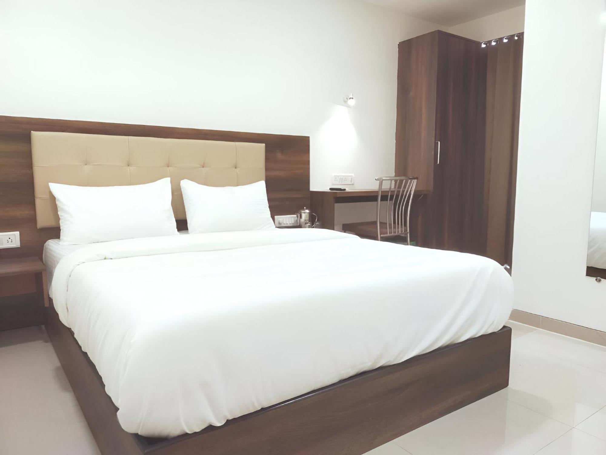 Retreats At Precious Pearl - Nr International Airport Hotel Mumbai