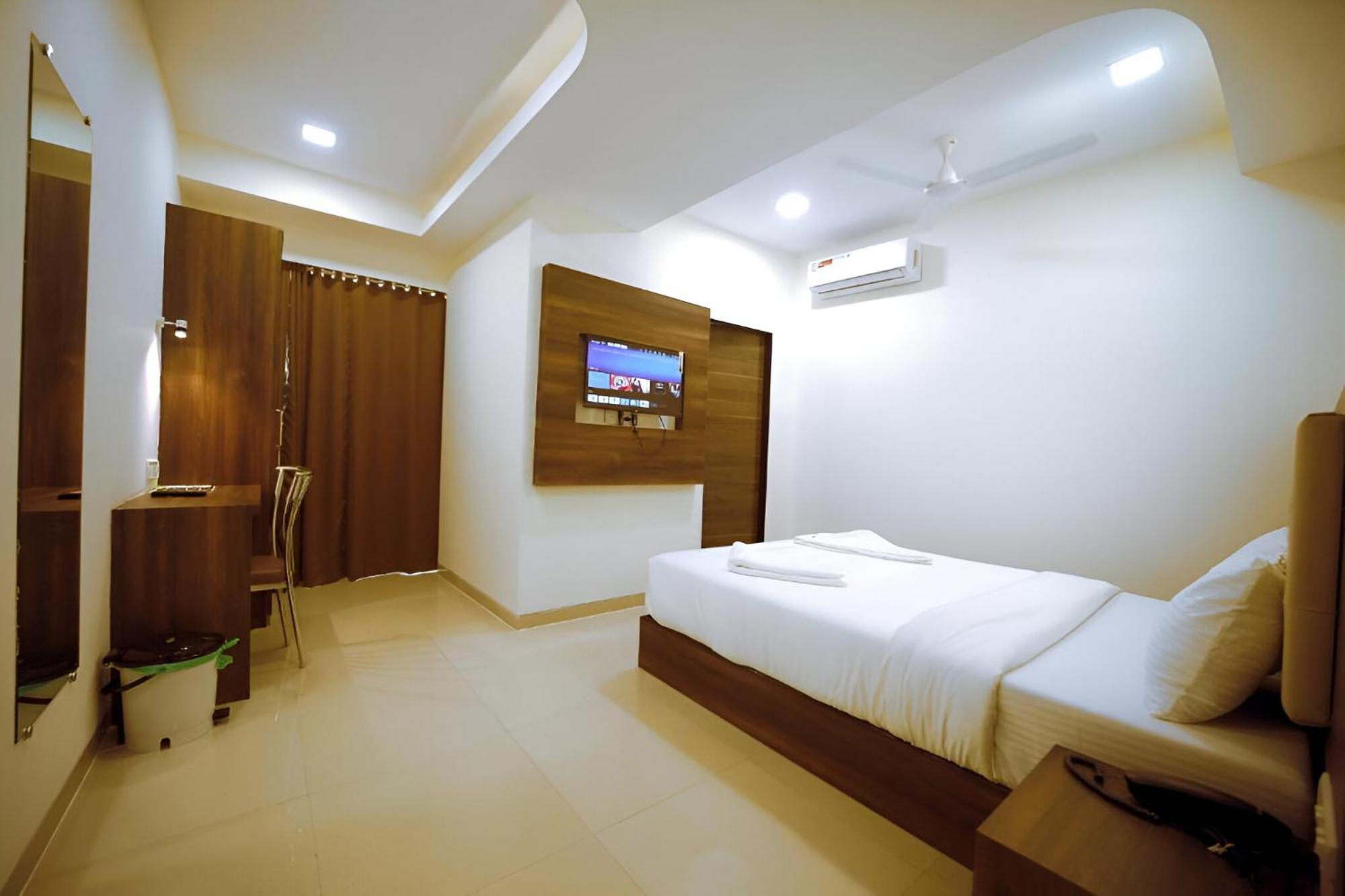 Retreats At Precious Pearl - Nr International Airport 3* Mumbai
