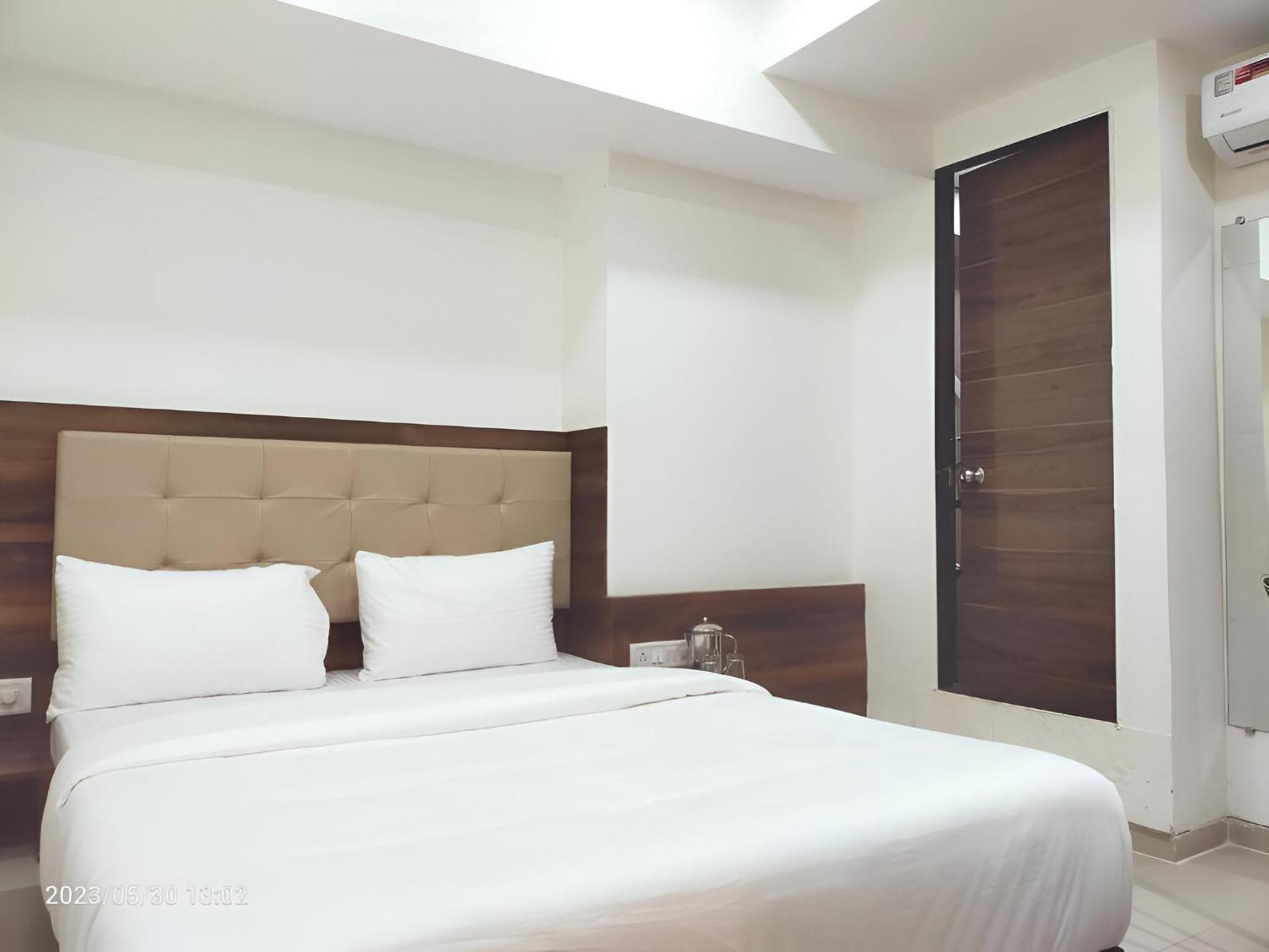 Retreats At Precious Pearl - Nr International Airport 3* Mumbai