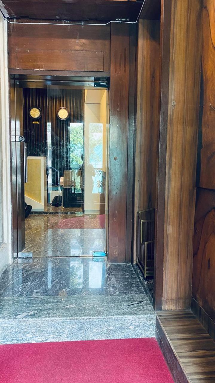 Palm Breeze - Colaba