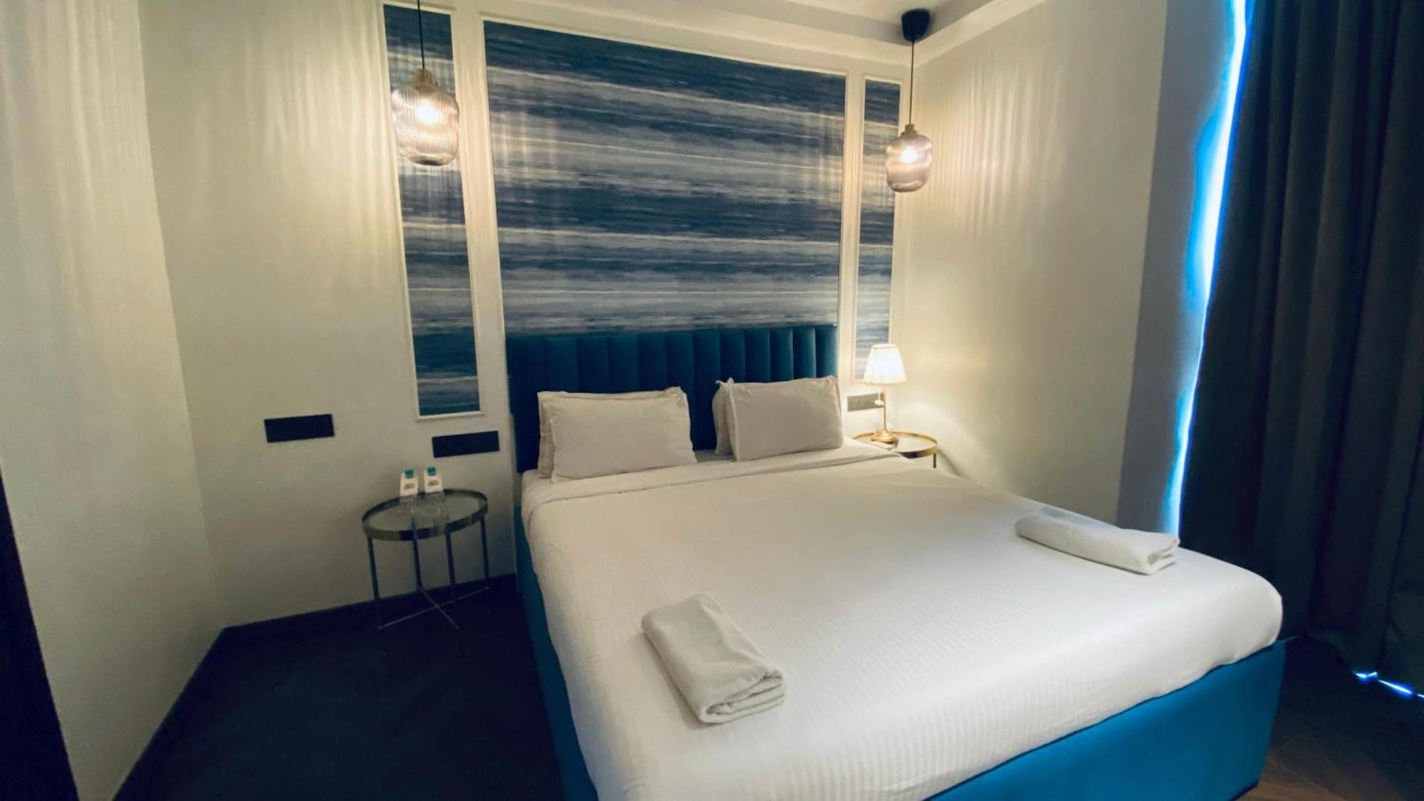 Palm Breeze - Colaba 3*