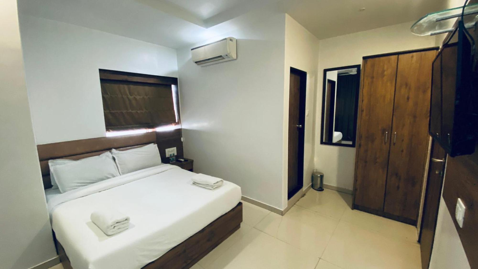 Hotel Palm Breeze - Colaba Mumbai