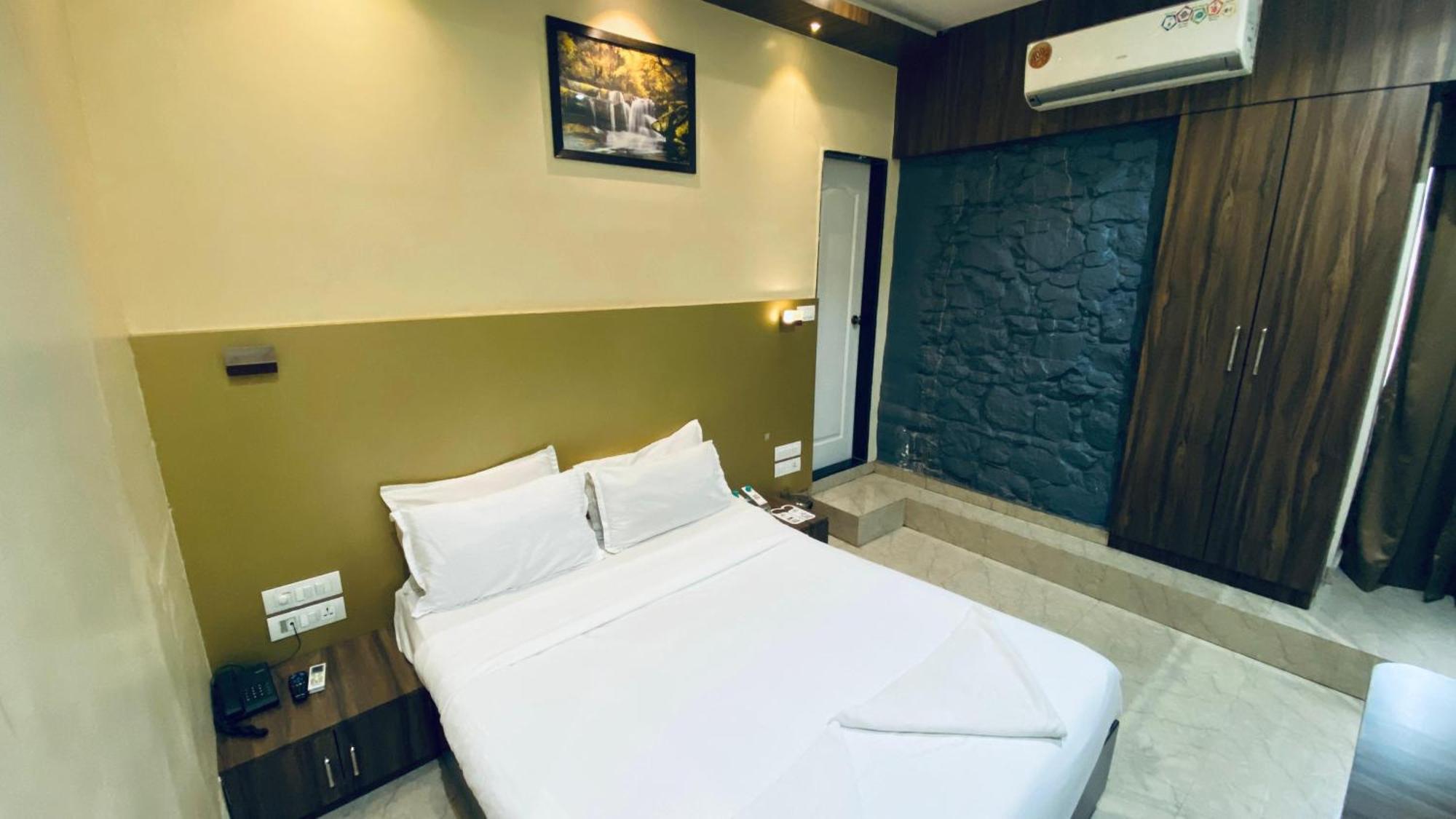 Palm Breeze - Colaba