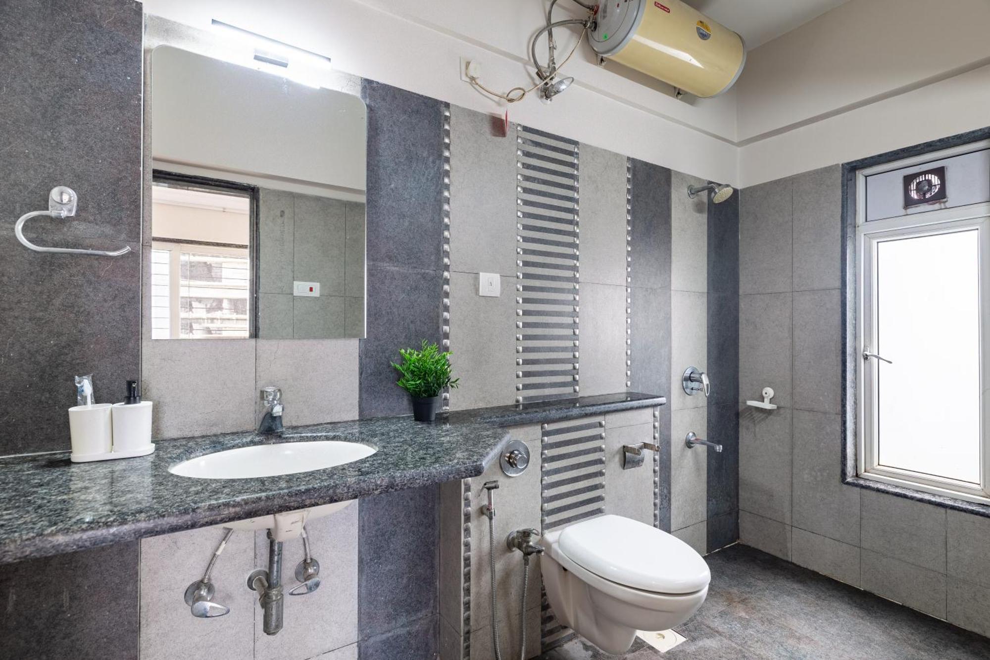 Treat Homes Service In Bkc Siddhant 601 Homestay *