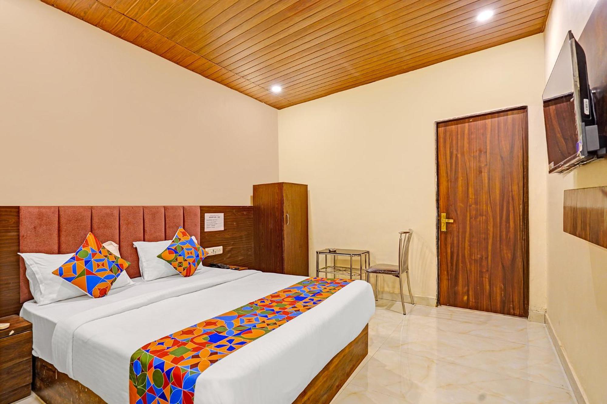 Fabhotel Surya Grand Guest house *