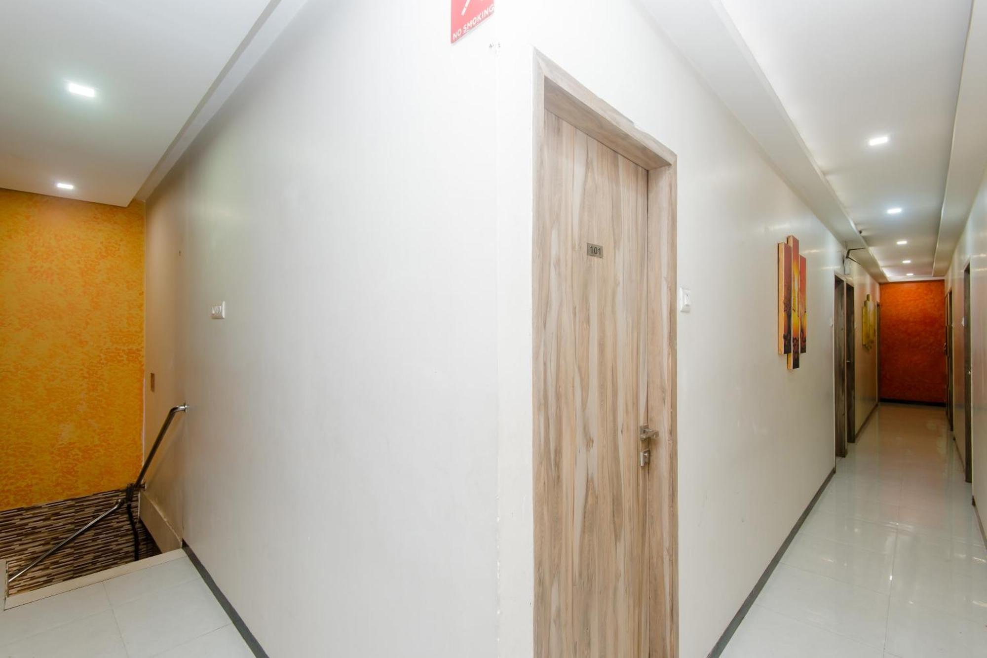 O Blue Pearl Residency Near Chhatrapati Shivaji International Airport Hotel