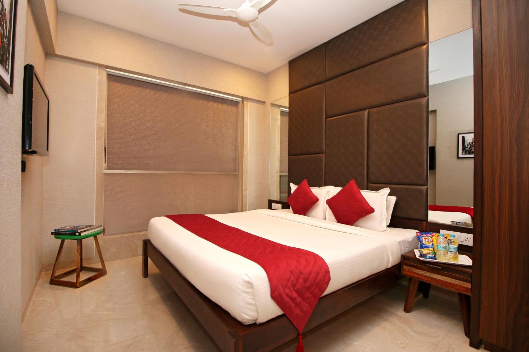 Theory9 Premium Service Khar Apartment *