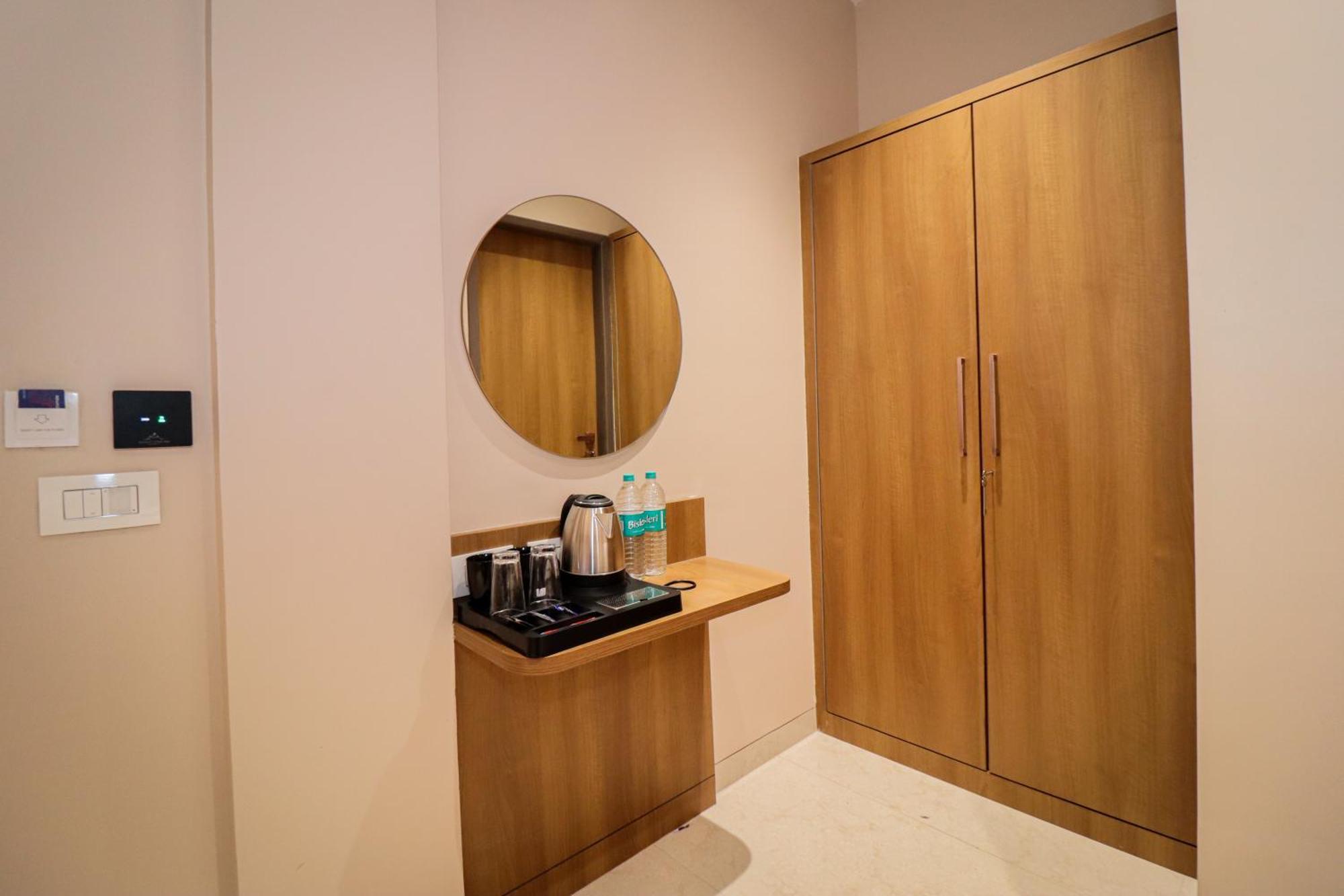 Fabhotel Ascent Star - Nr Phoenix Mall Kurla