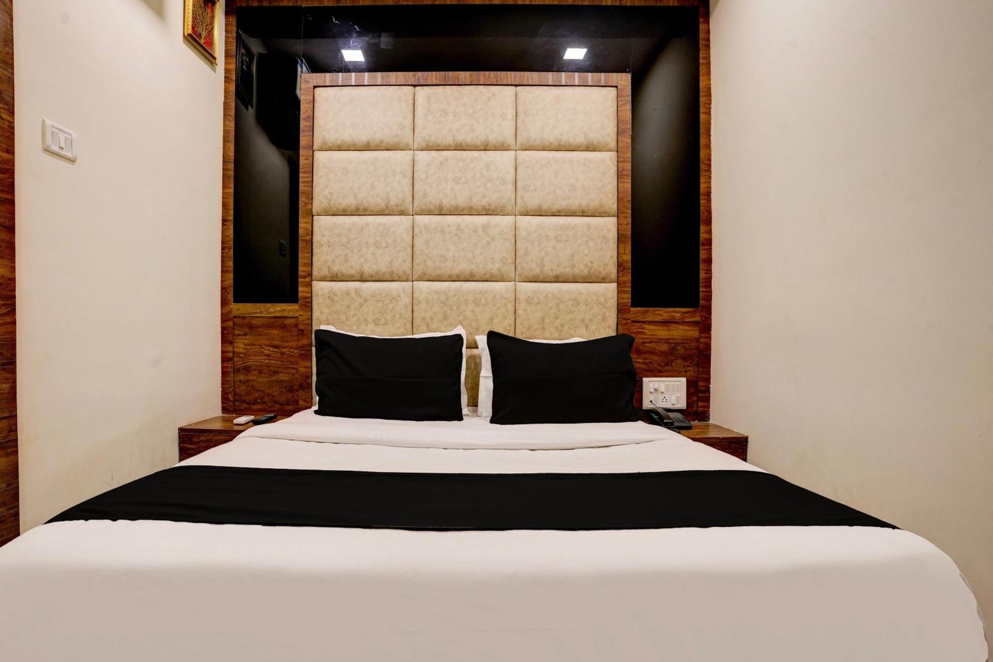 O Ashirwad Hotel 4*