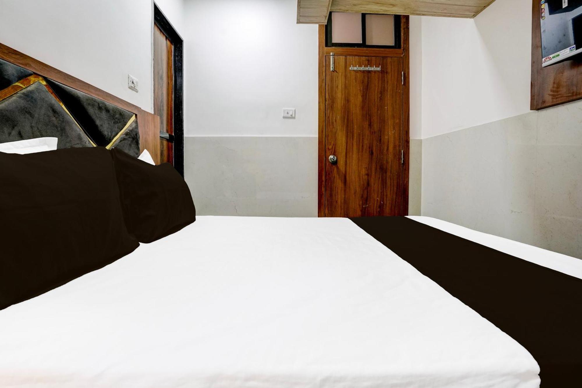 Hotel O Radha Palace