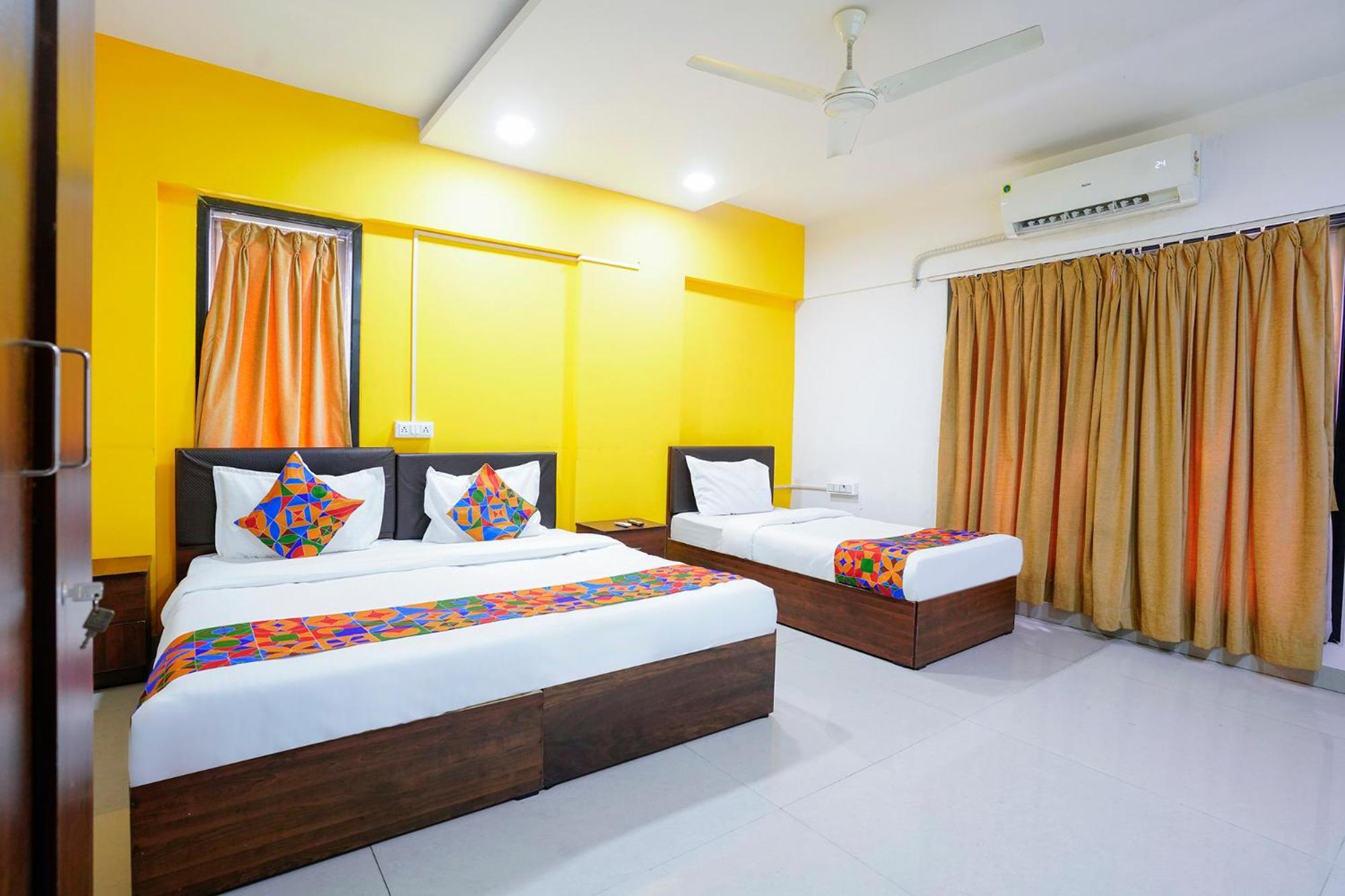 Fabhotel Rio House *